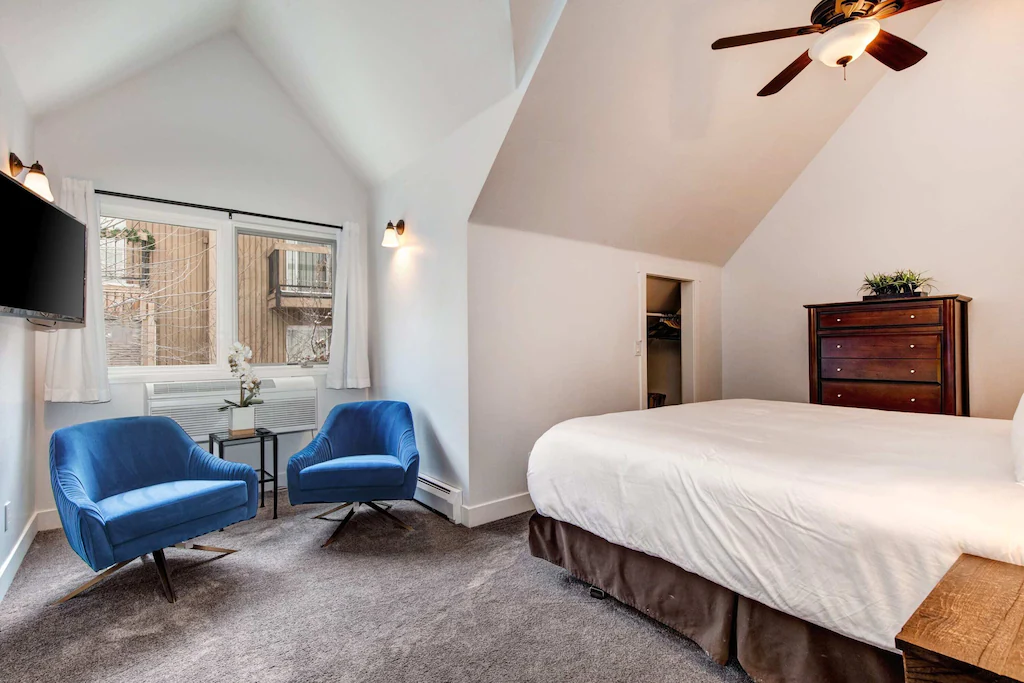 Warnick Manor - Image 42