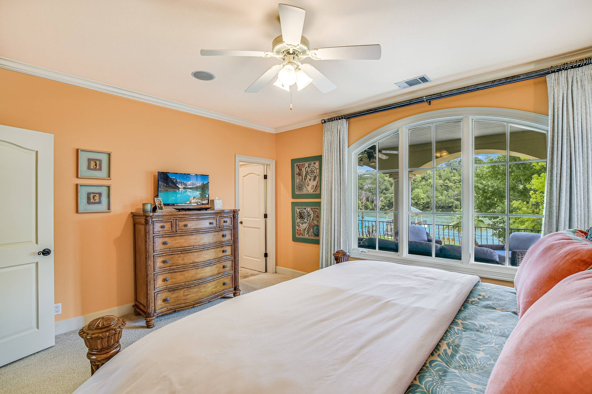 Janis Villa - Image 25