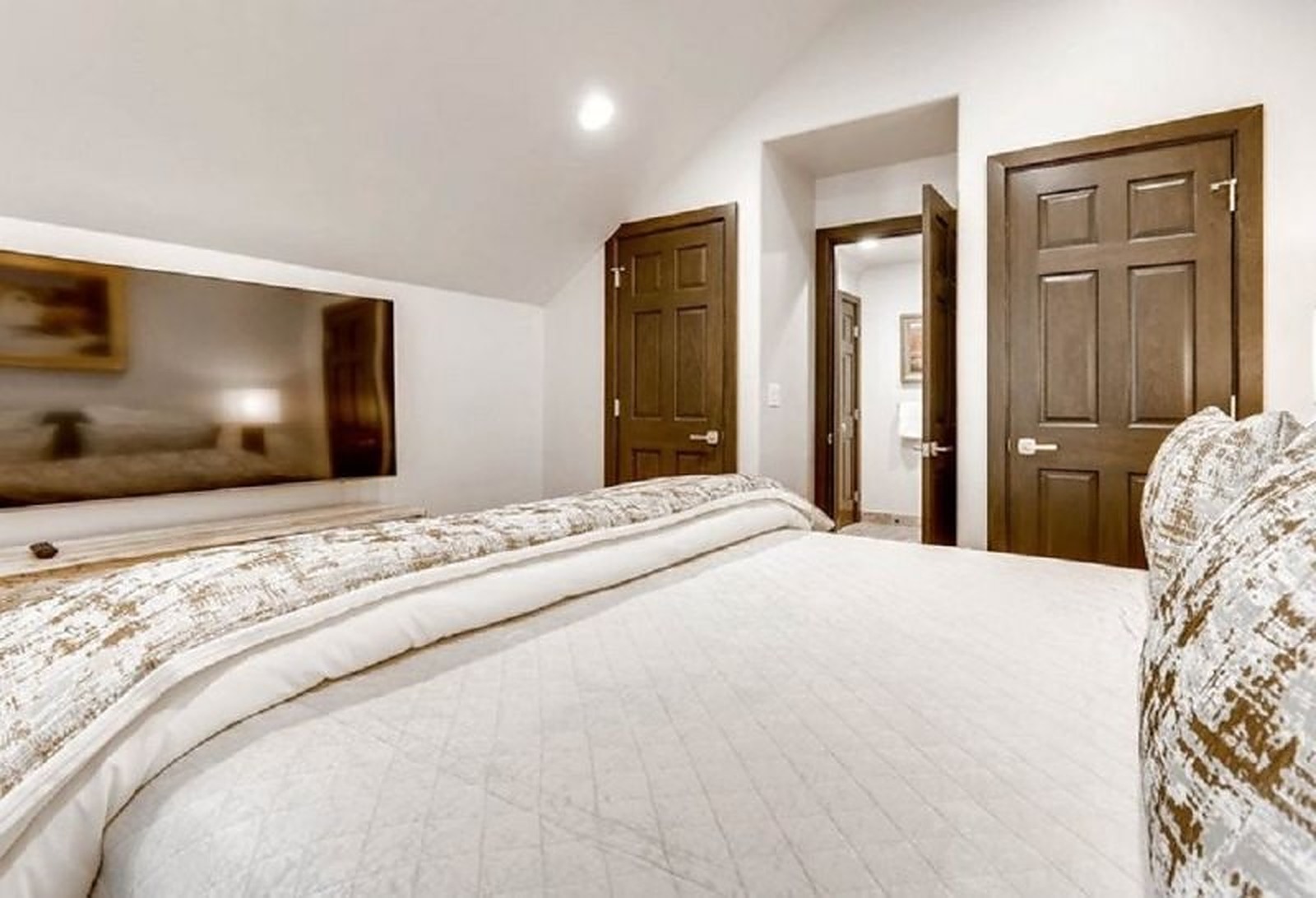 Lionshead House - Image 10