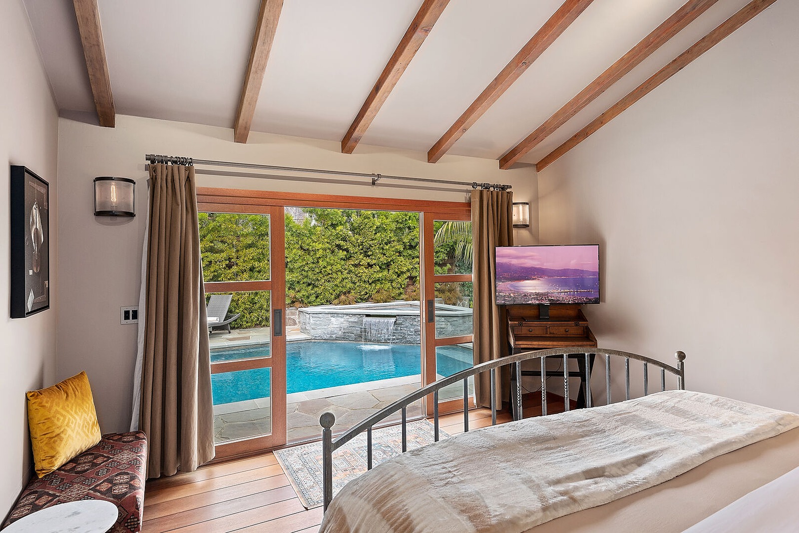 Middle Home - Image 19