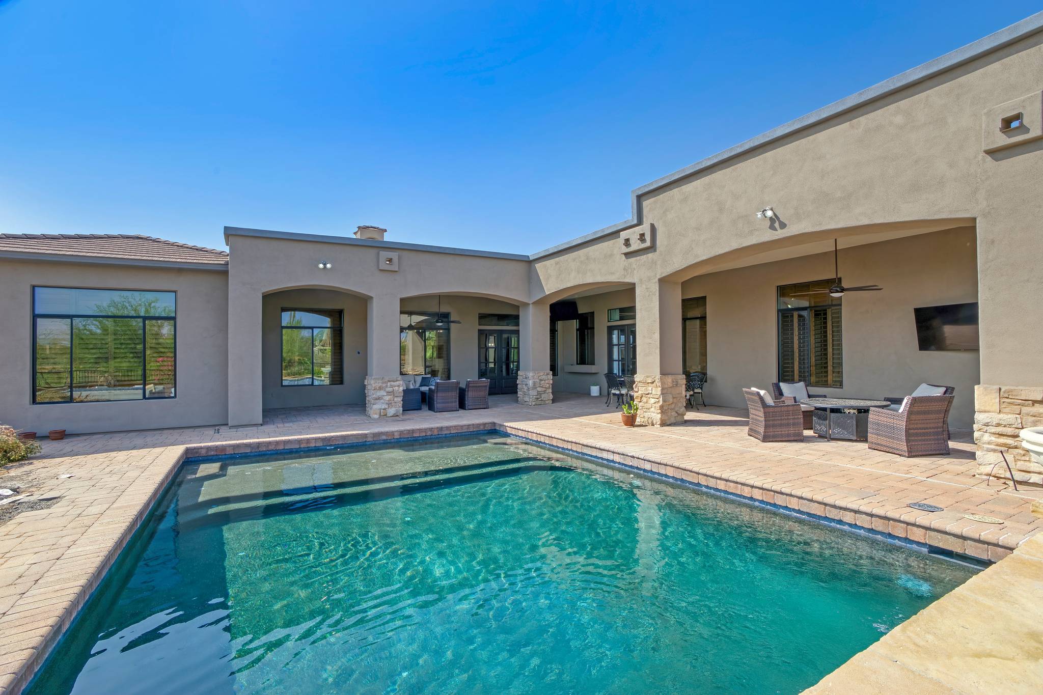 Pinnacle Vista Manor - Image 41