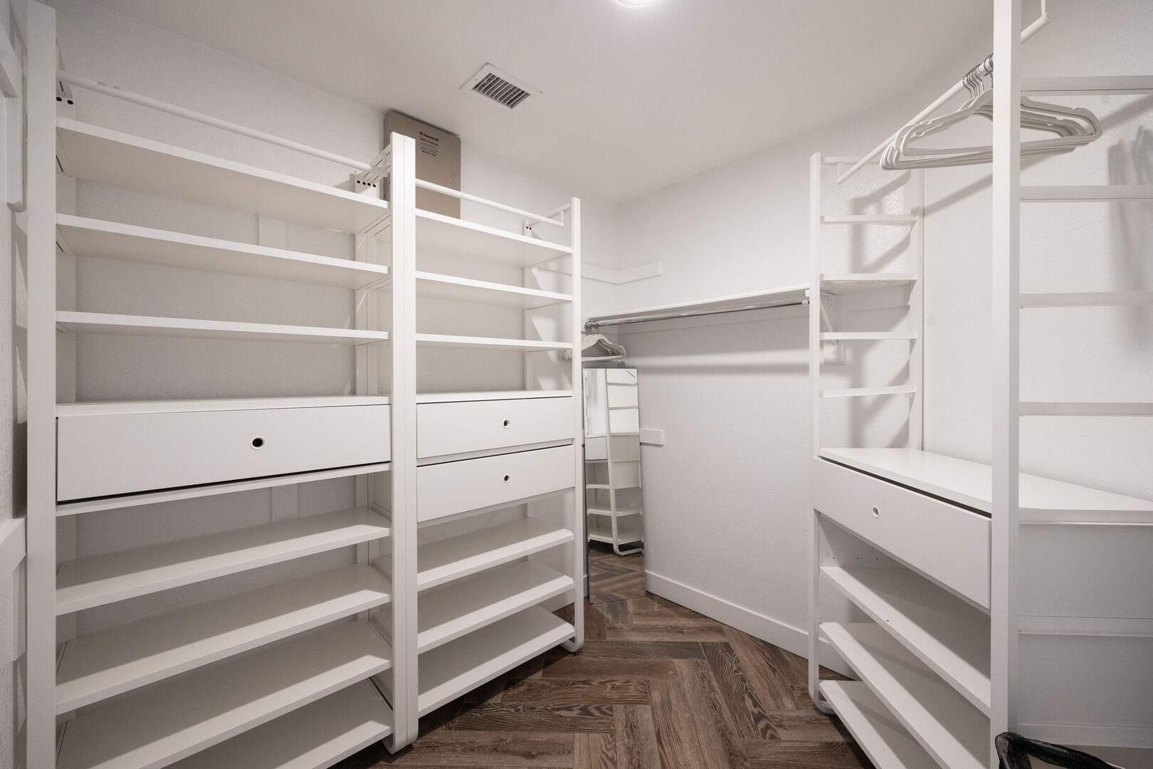 Third Mesa House - Image 29