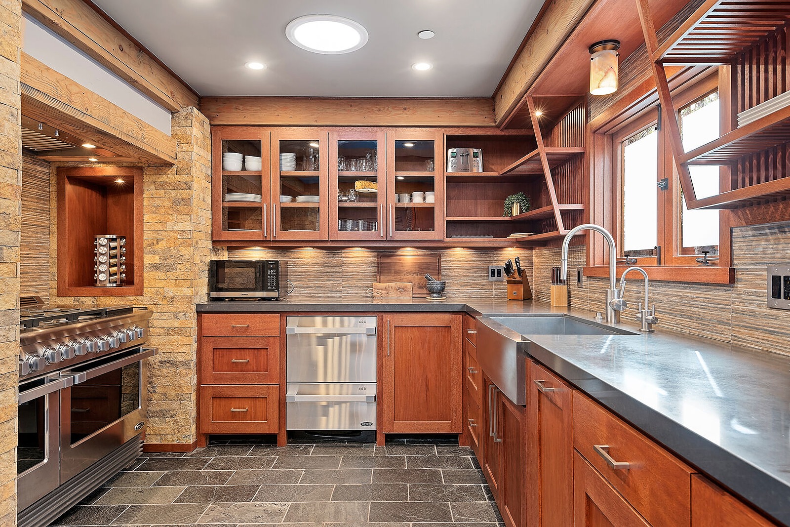 Middle Home - Image 10