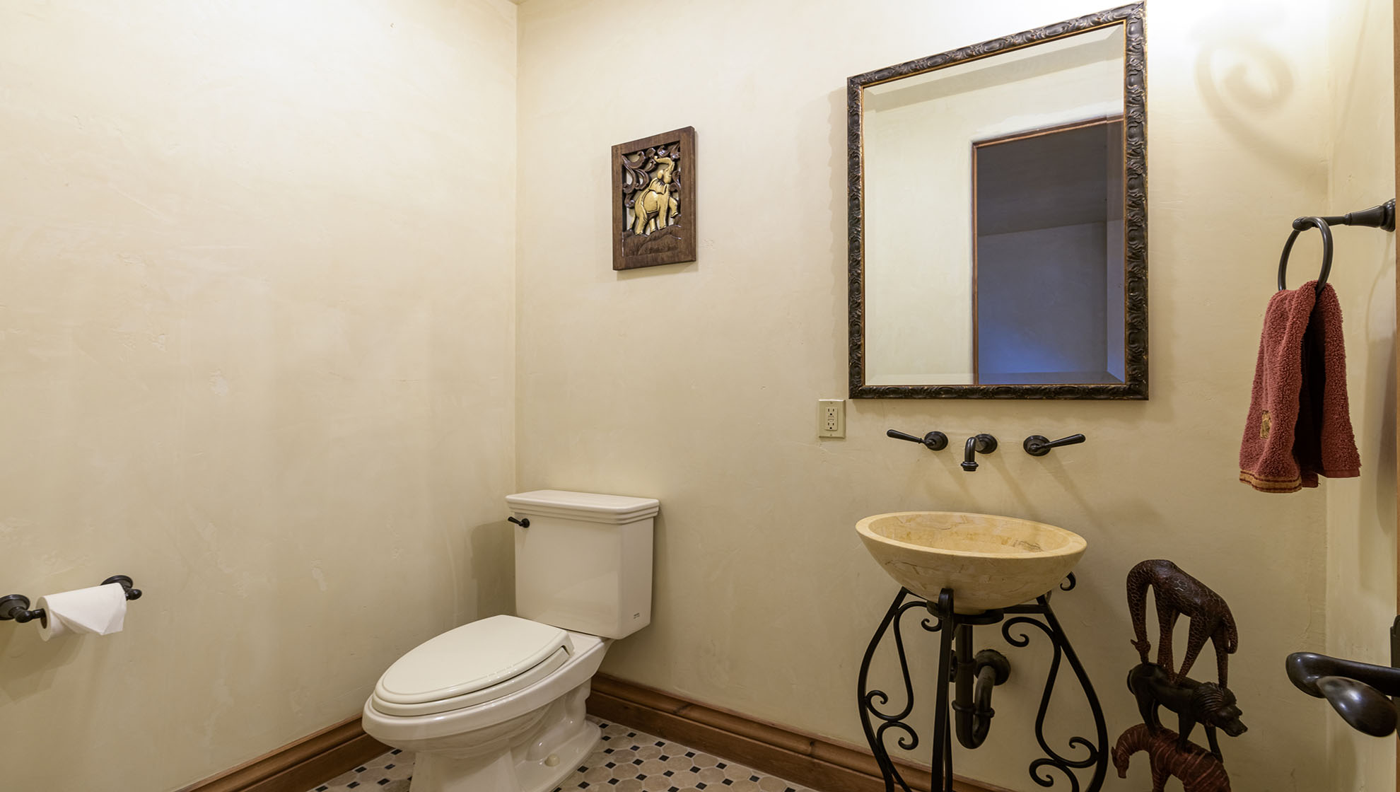 San Joaquin Manor - Image 33