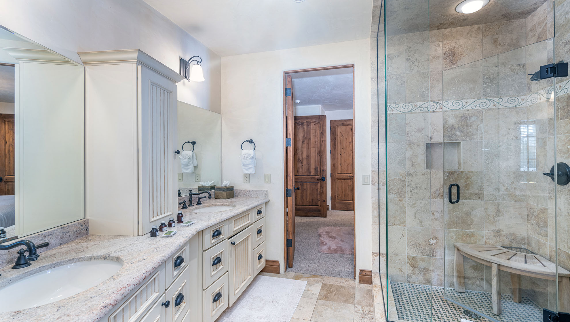 San Joaquin Manor - Image 27