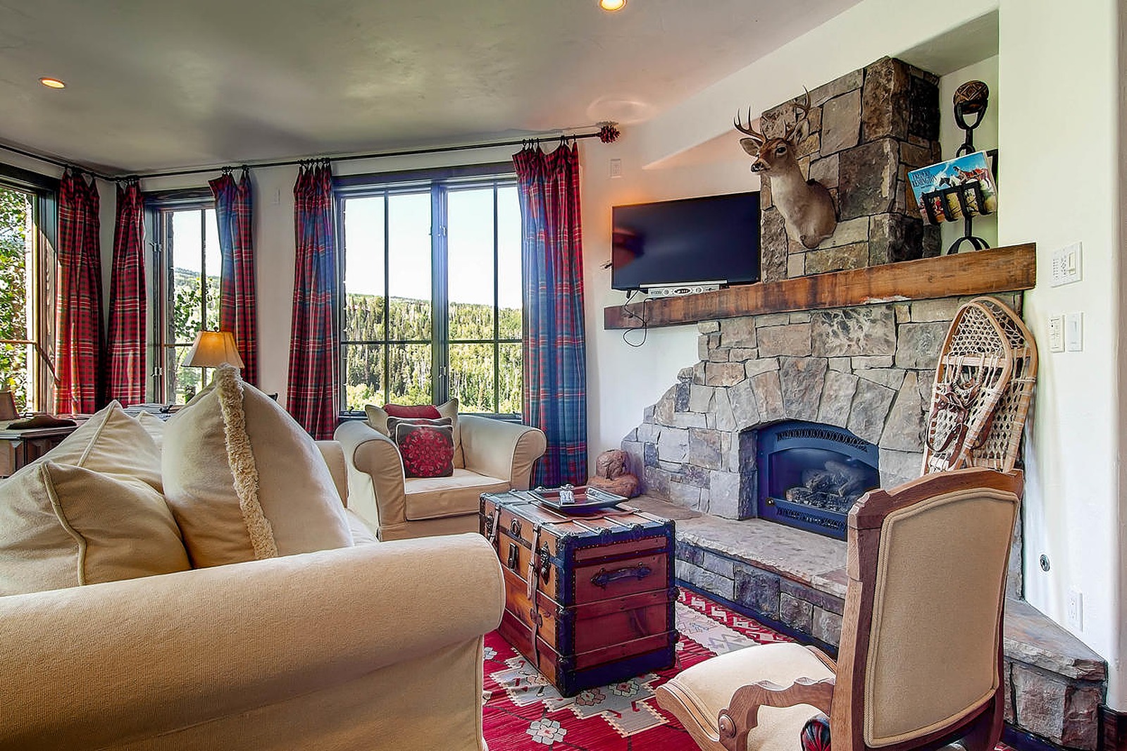 Country Club Manor - Image 6