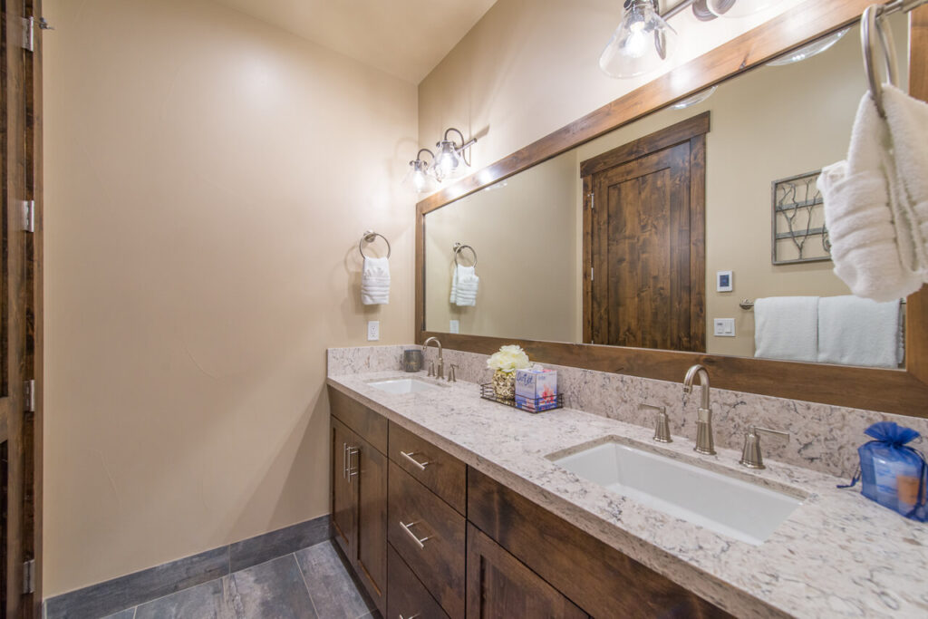 Mountain Hemlock Home - Image 25