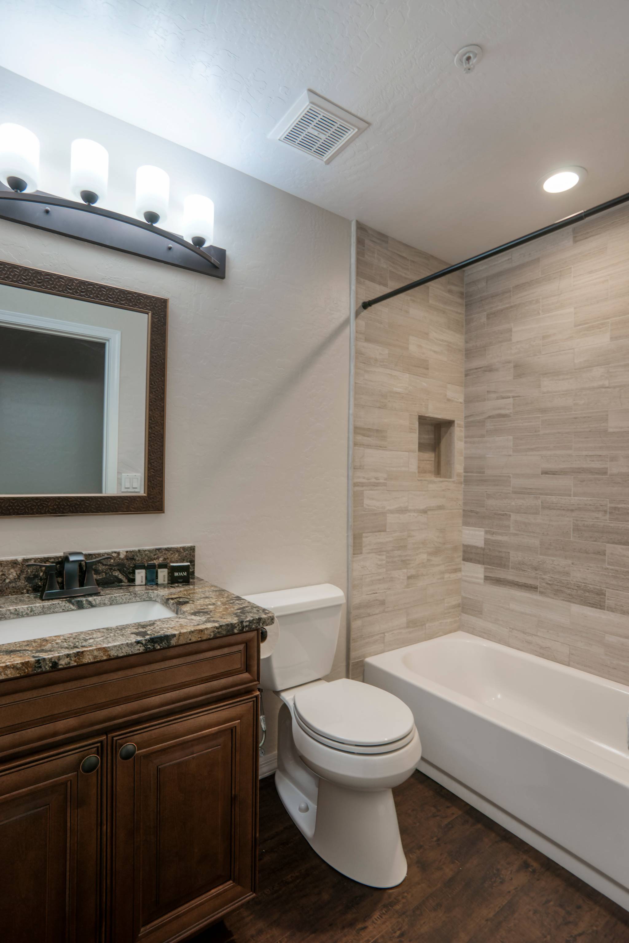 Gary Manor - Image 24