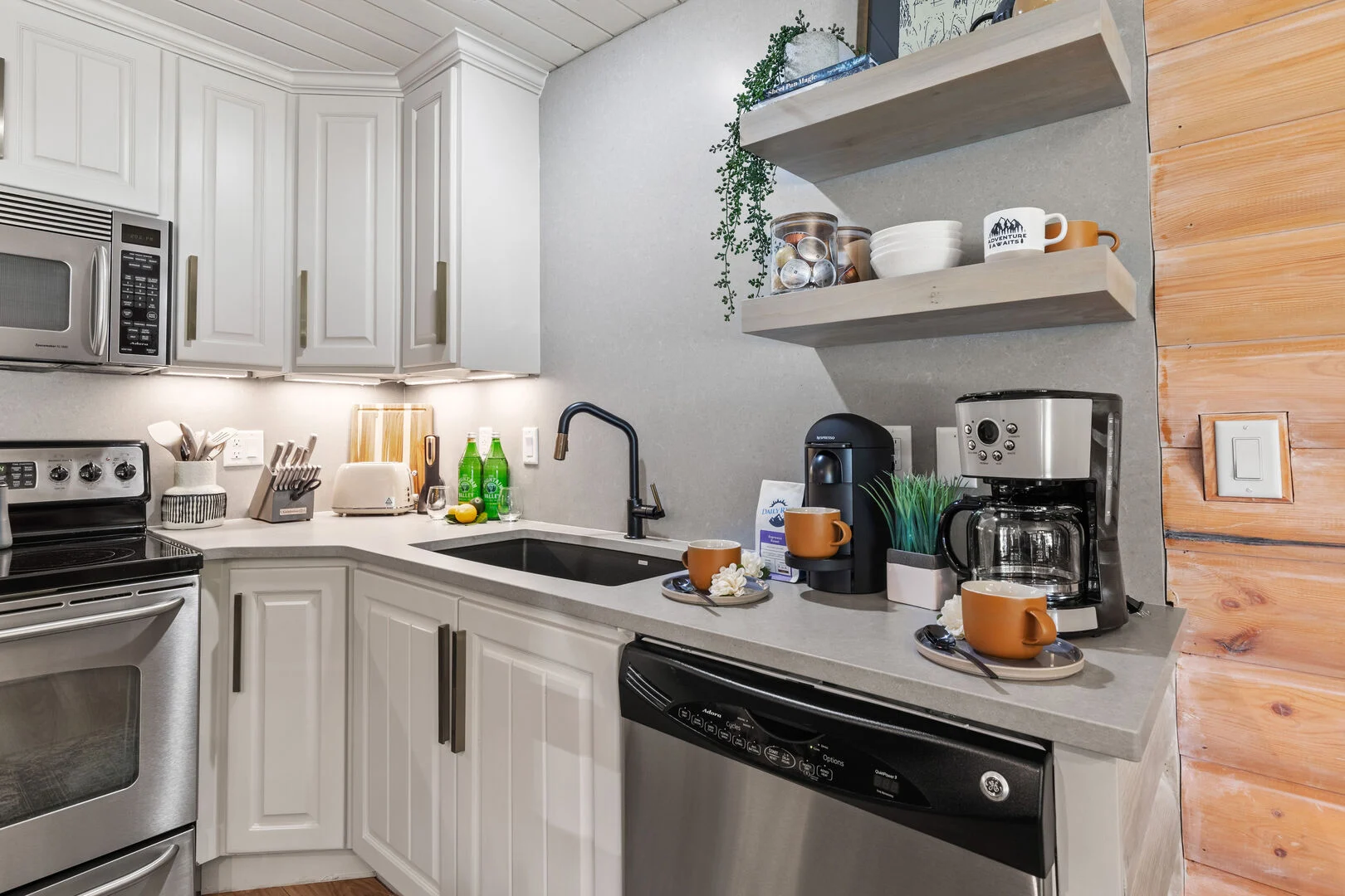 Silver Lake Home - Image 16