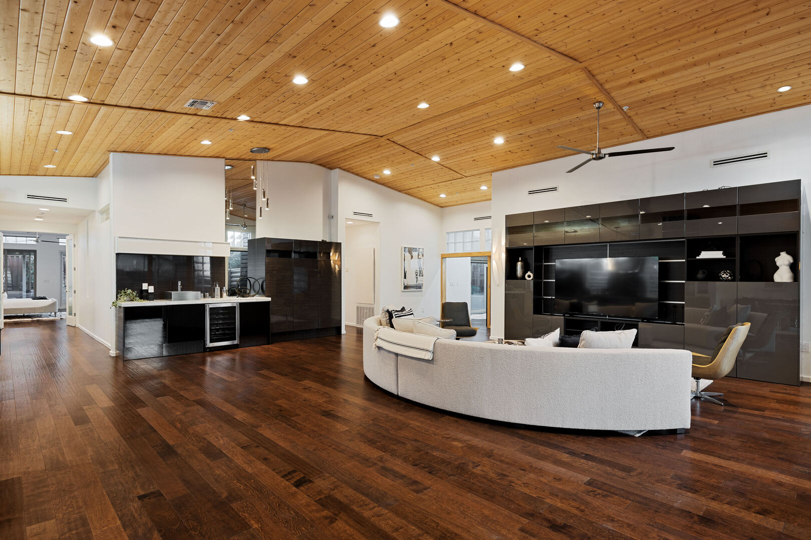 Waterfall House - Image 2