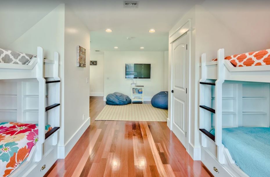 Water House - Image 26