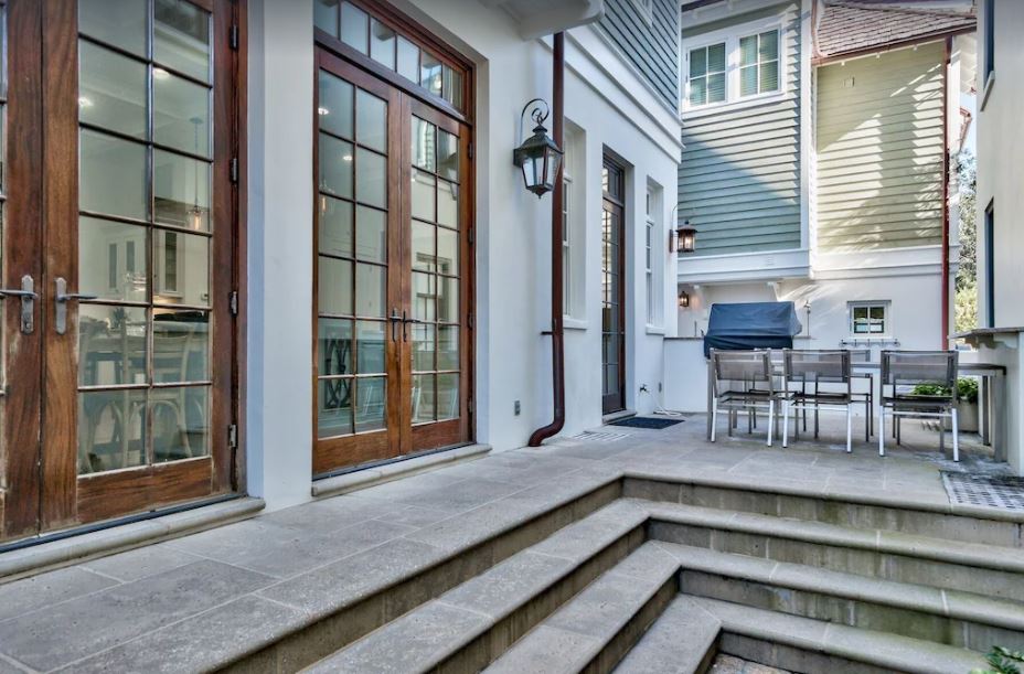 Water House - Image 30