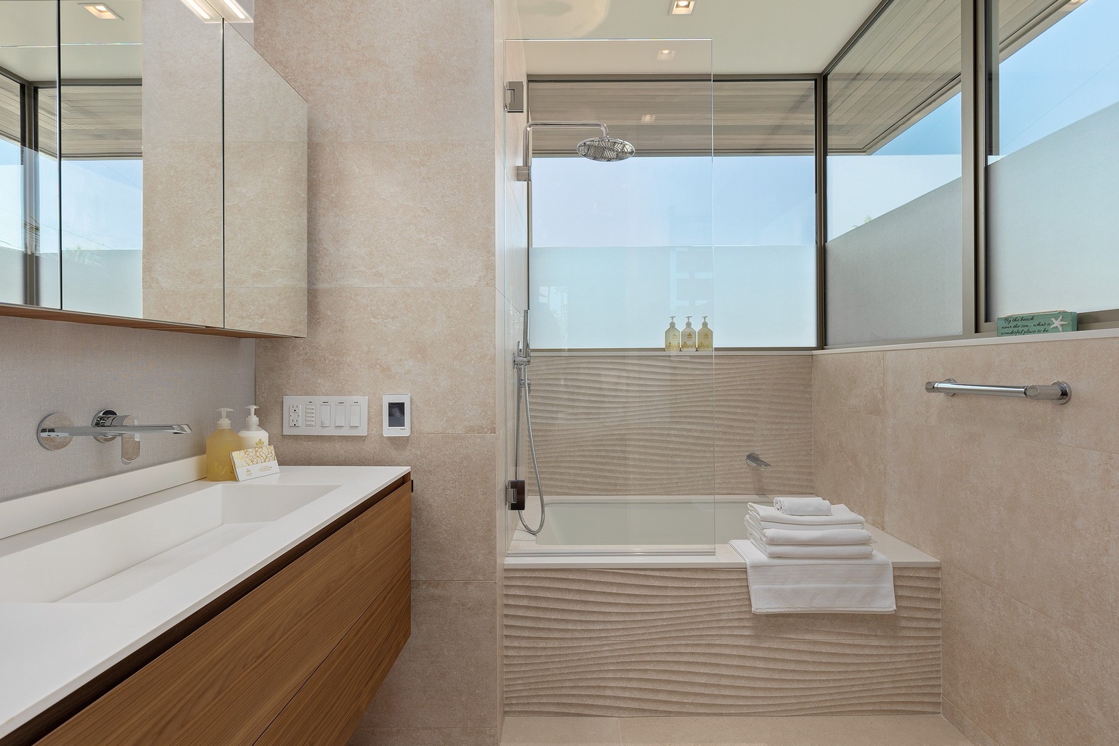 Blue Sapphire House - Image 24