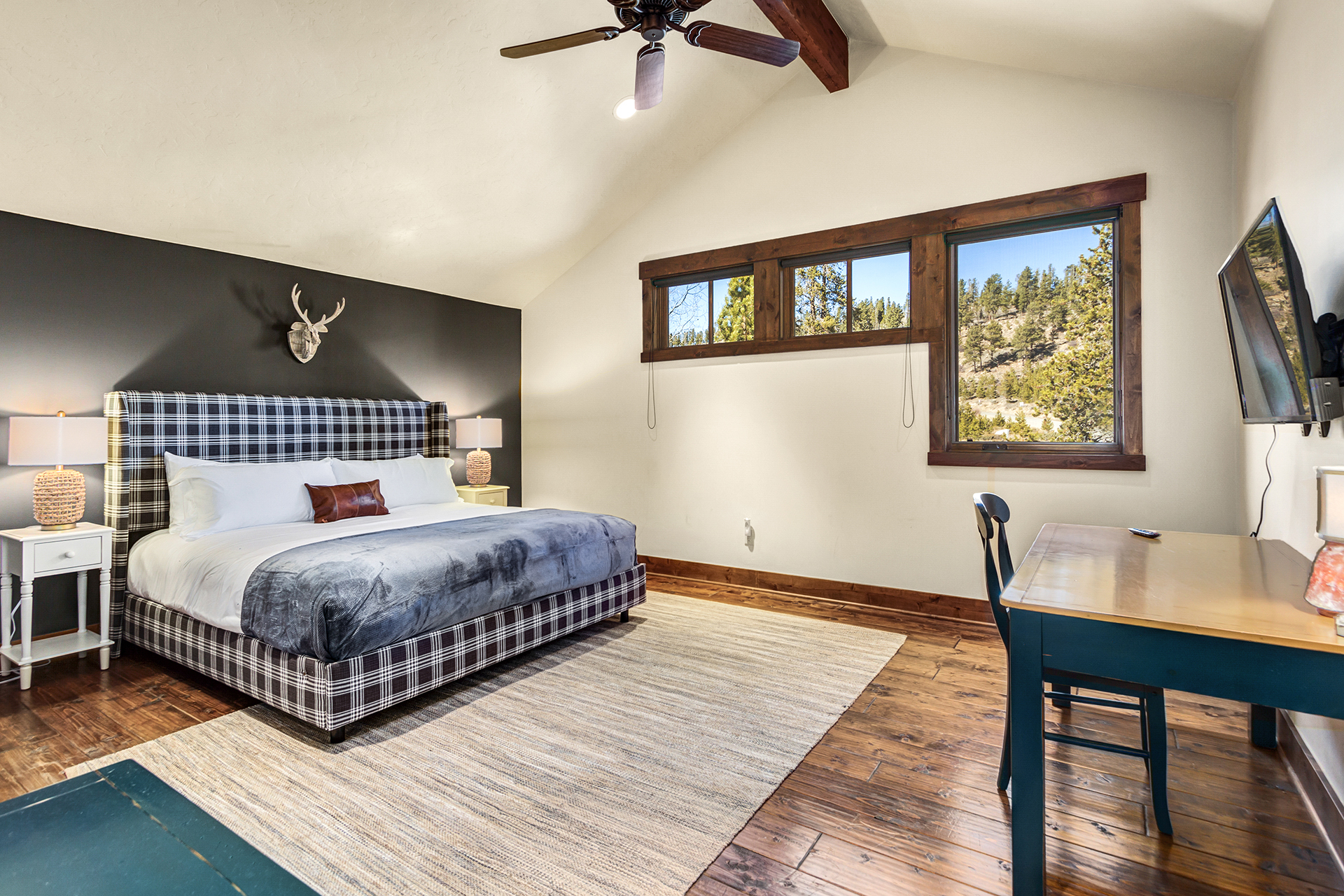 Twin Peaks Lodge - Image 28