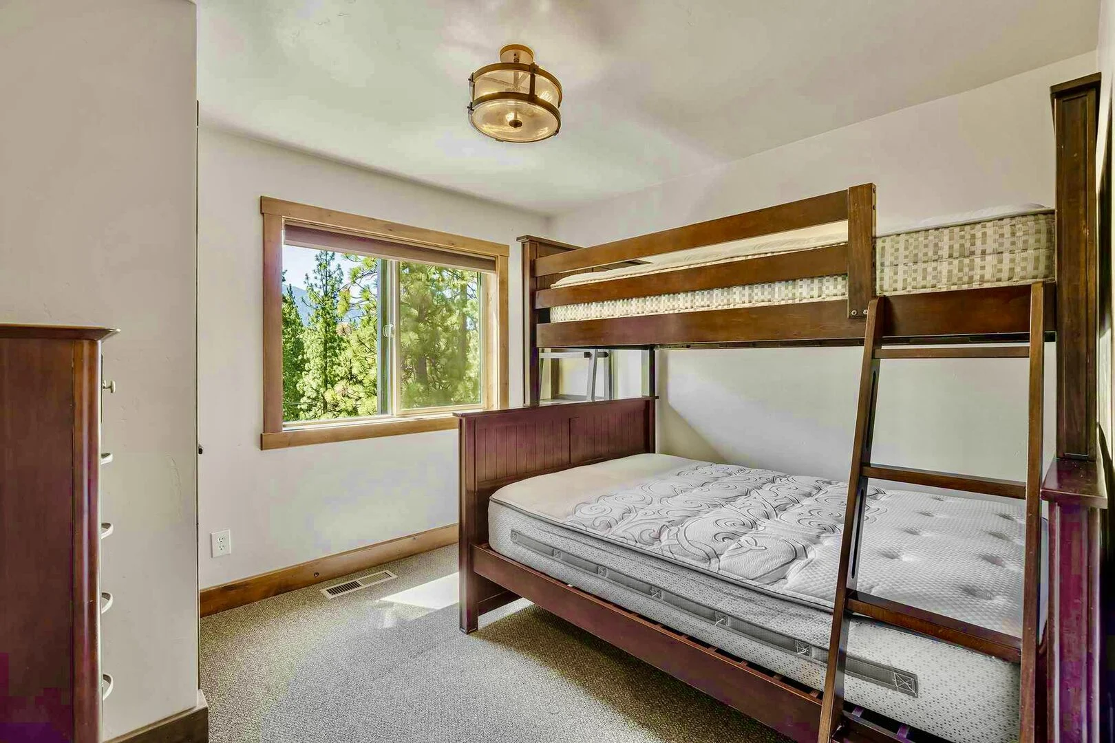 Ute Manor - Image 25