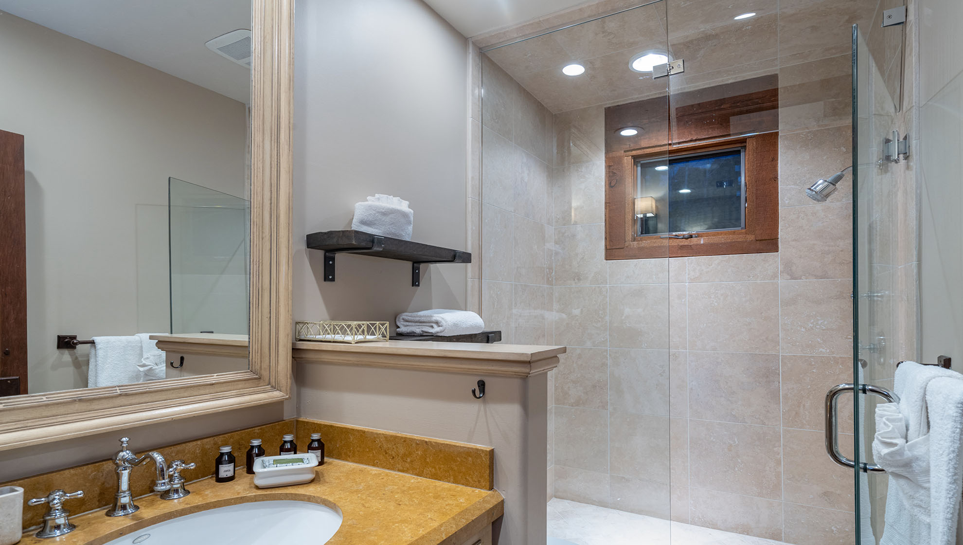 Peaks Manor - Image 41