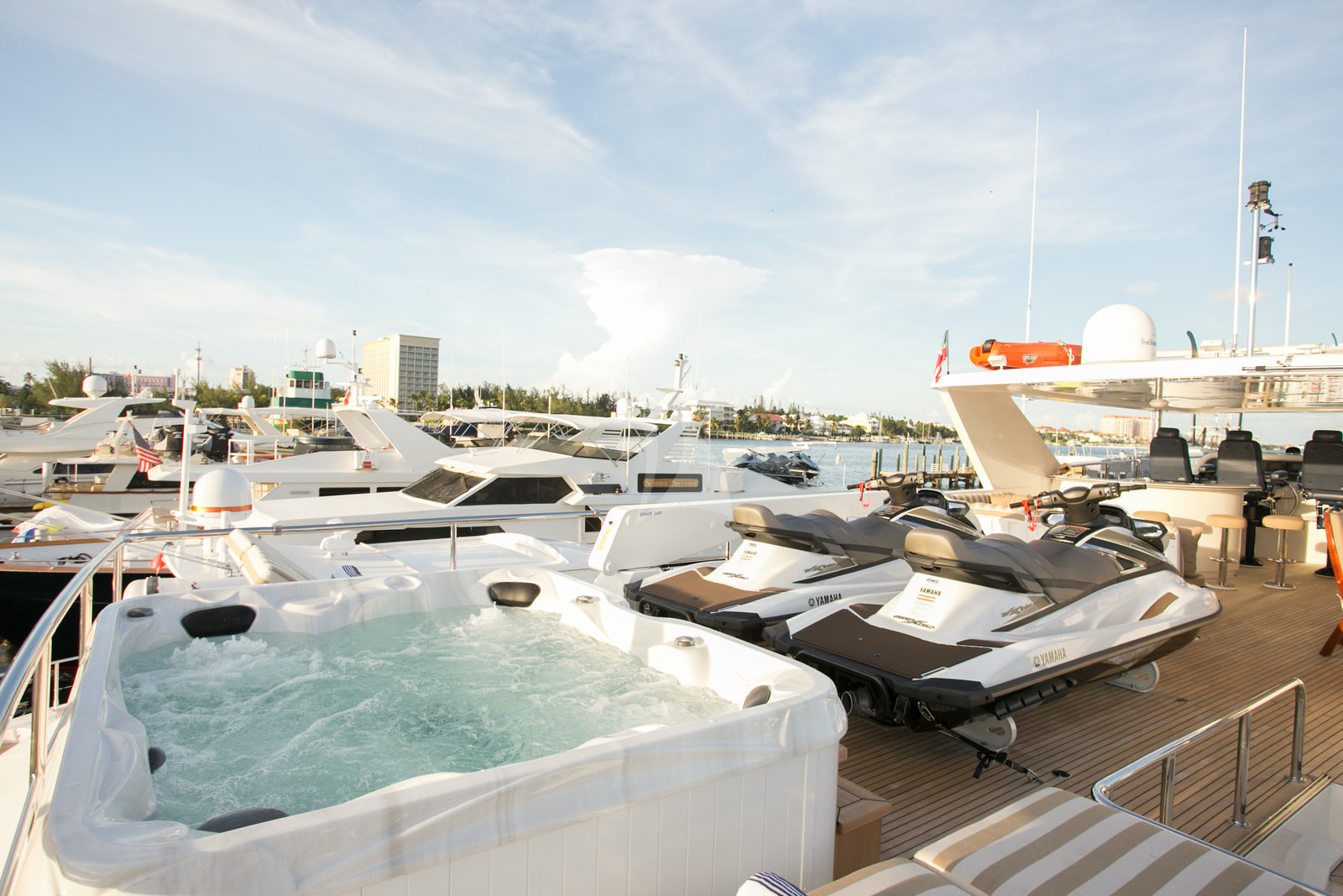 Beachfront Yacht - Image 15