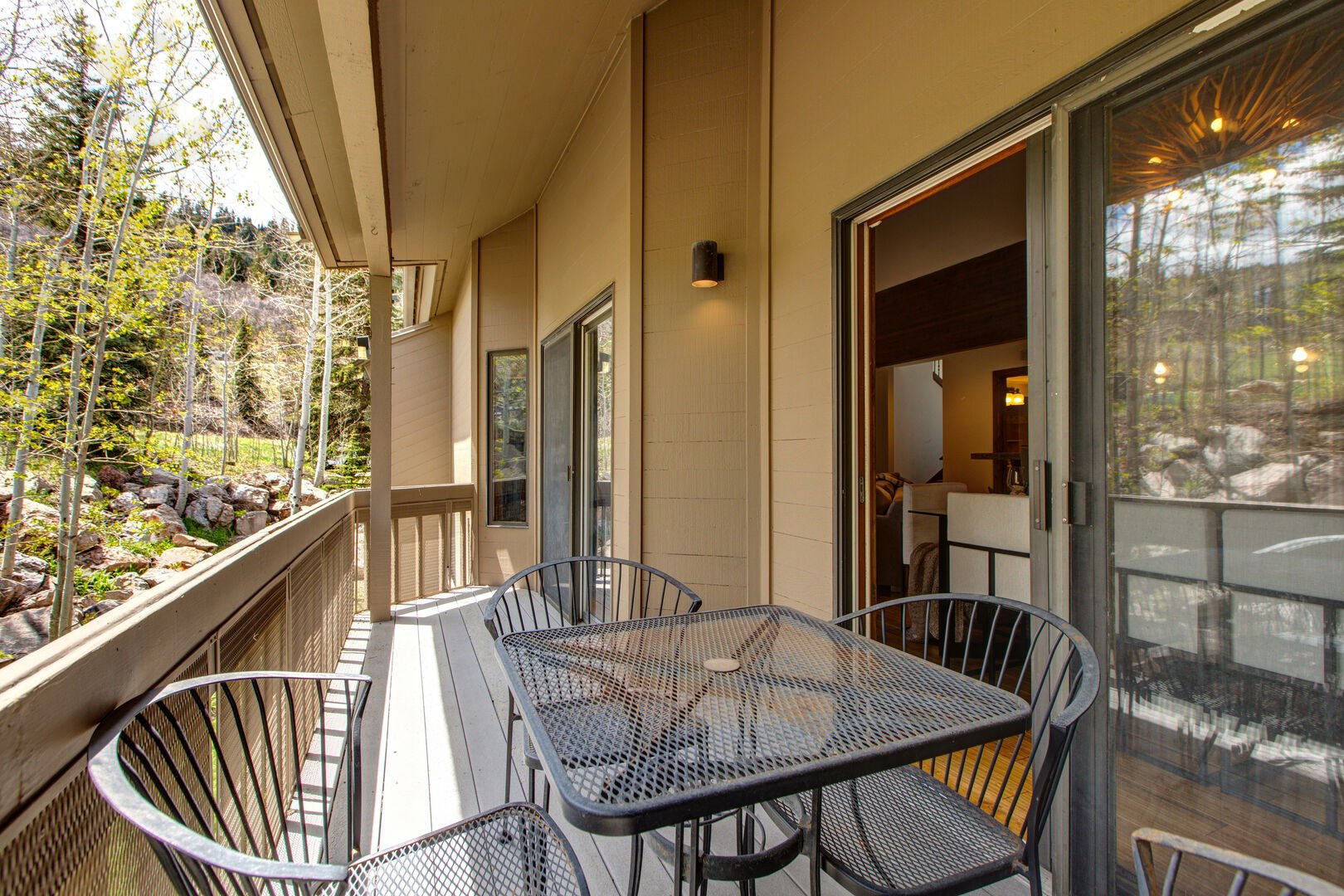 Lakeside Home - Image 12