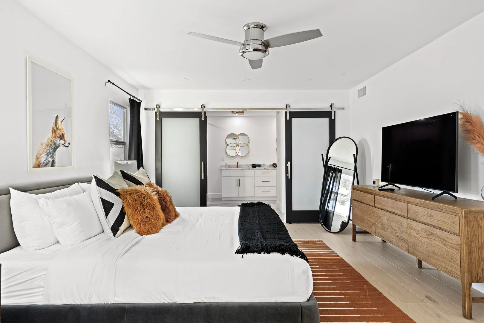 Bee Brush House - Image 11