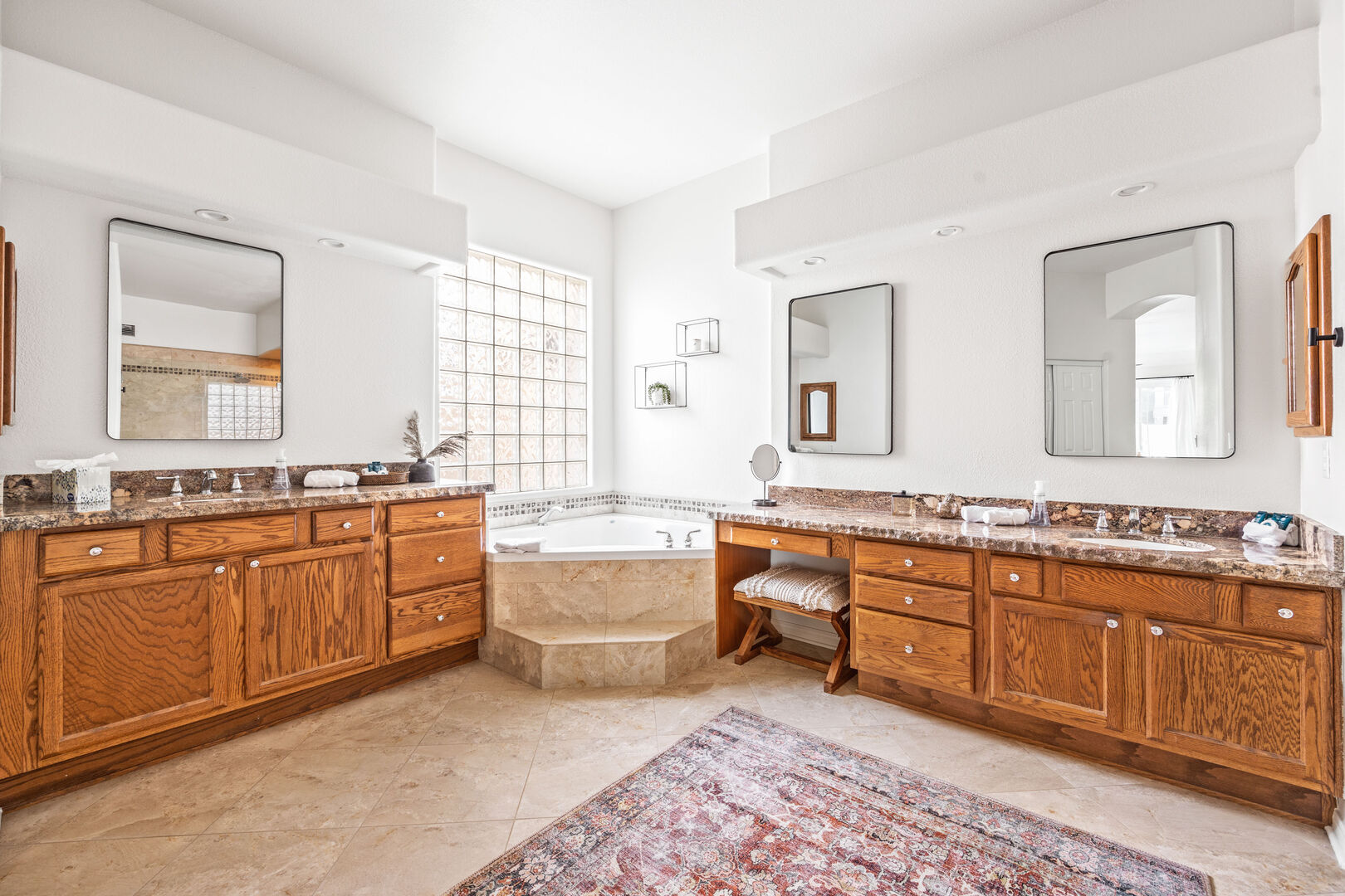 Nisbet House - Image 17