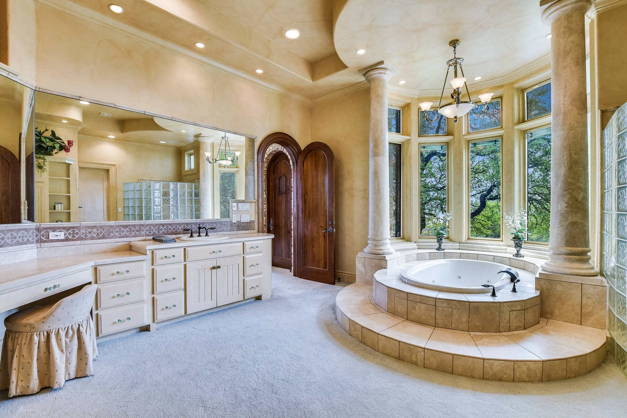 Vaughan Manor - Image 32