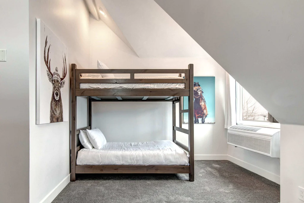 Warnick Manor - Image 47