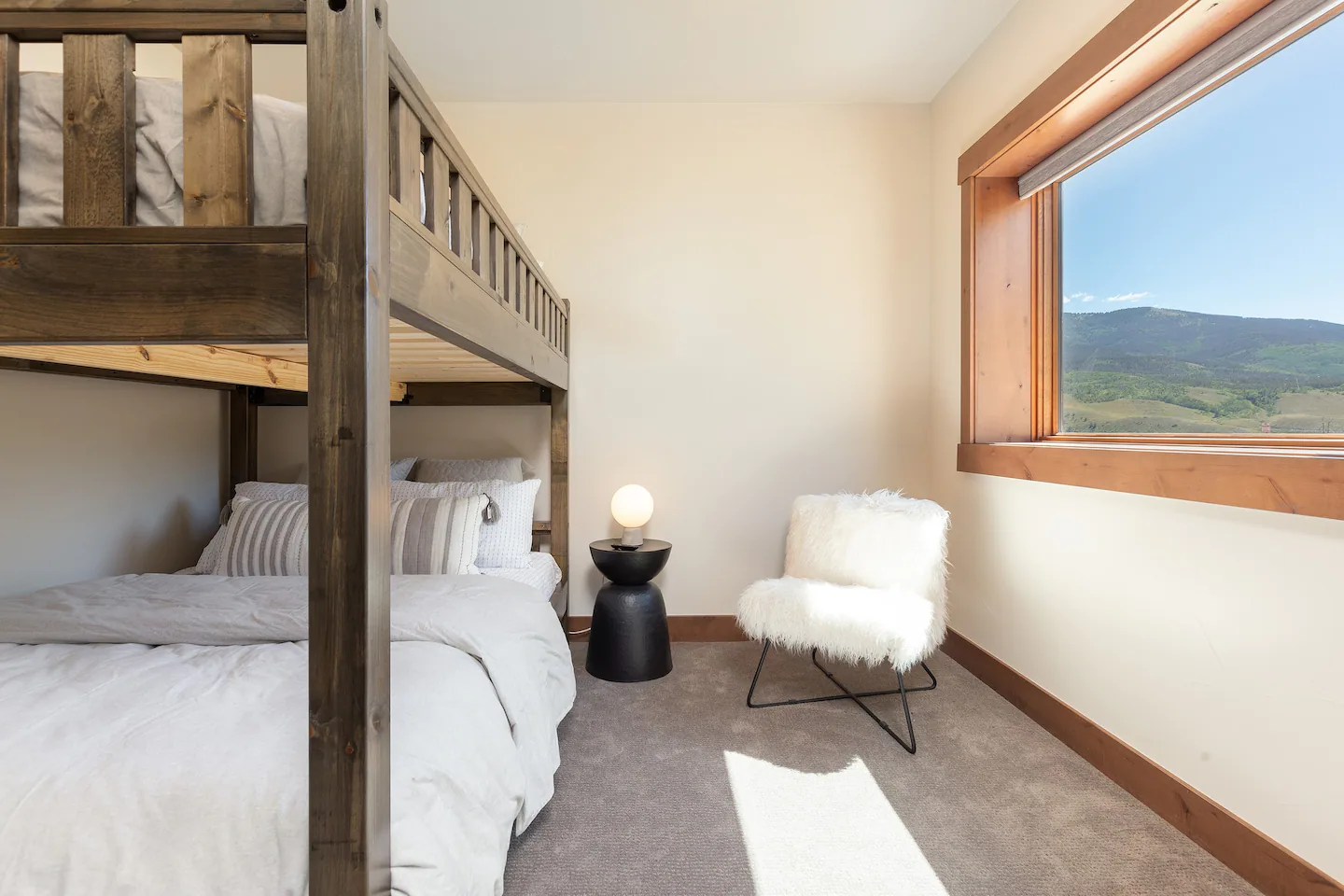 Summit Home - Image 18