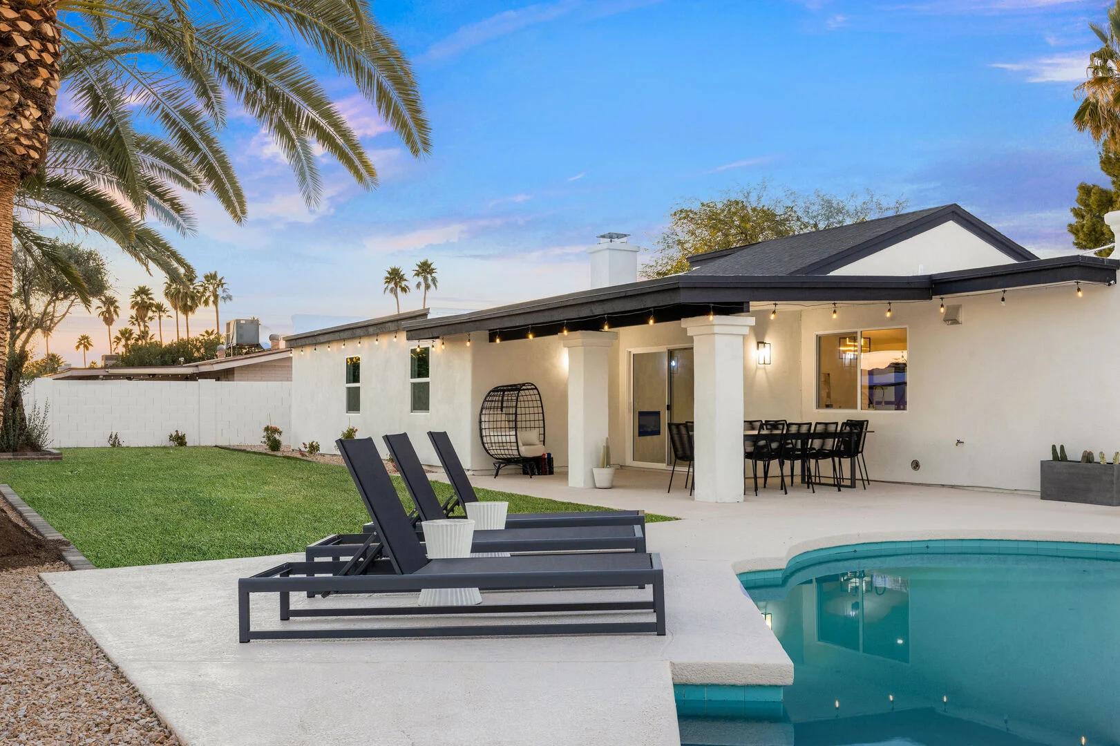 Bee Brush House - Image 22