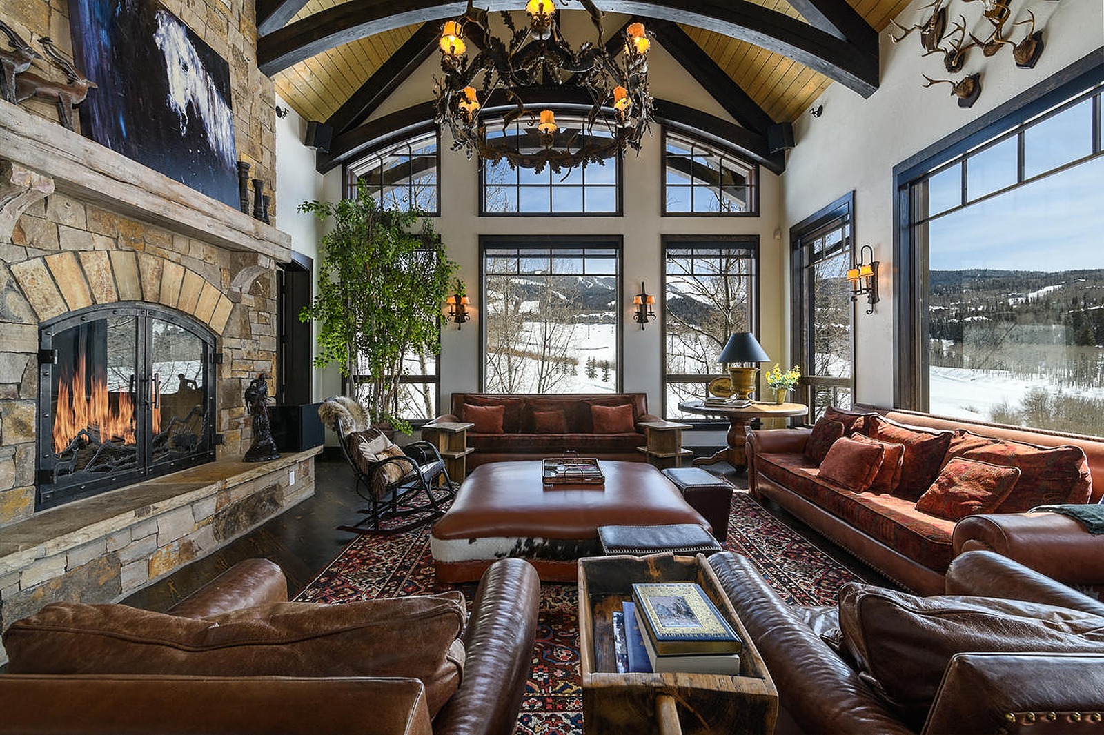 Country Club Manor - Image 3