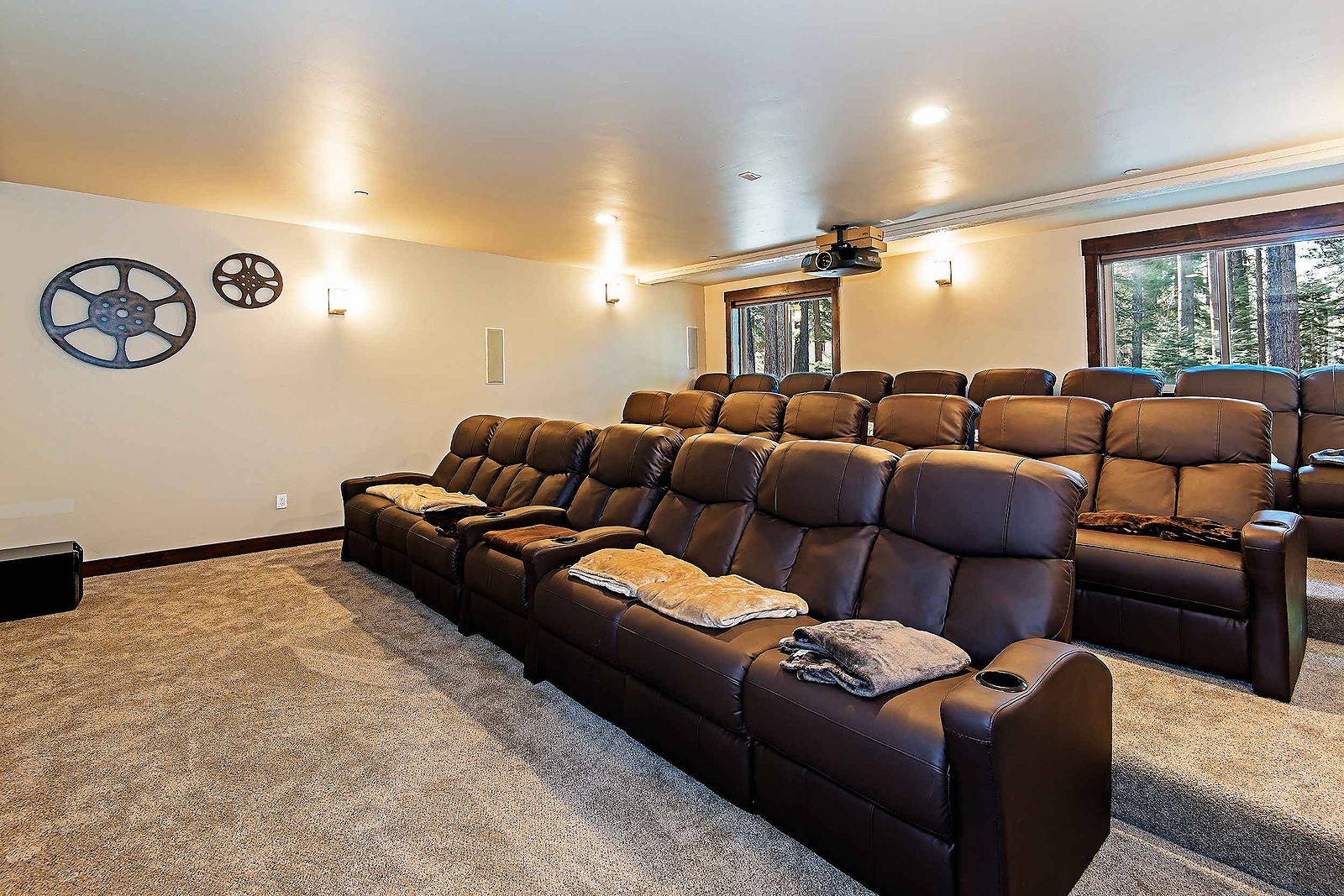 Trail Manor - Image 37