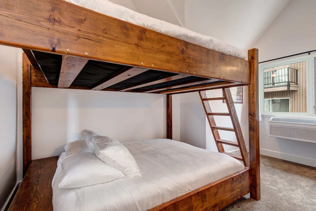 Warnick Manor - Image 40