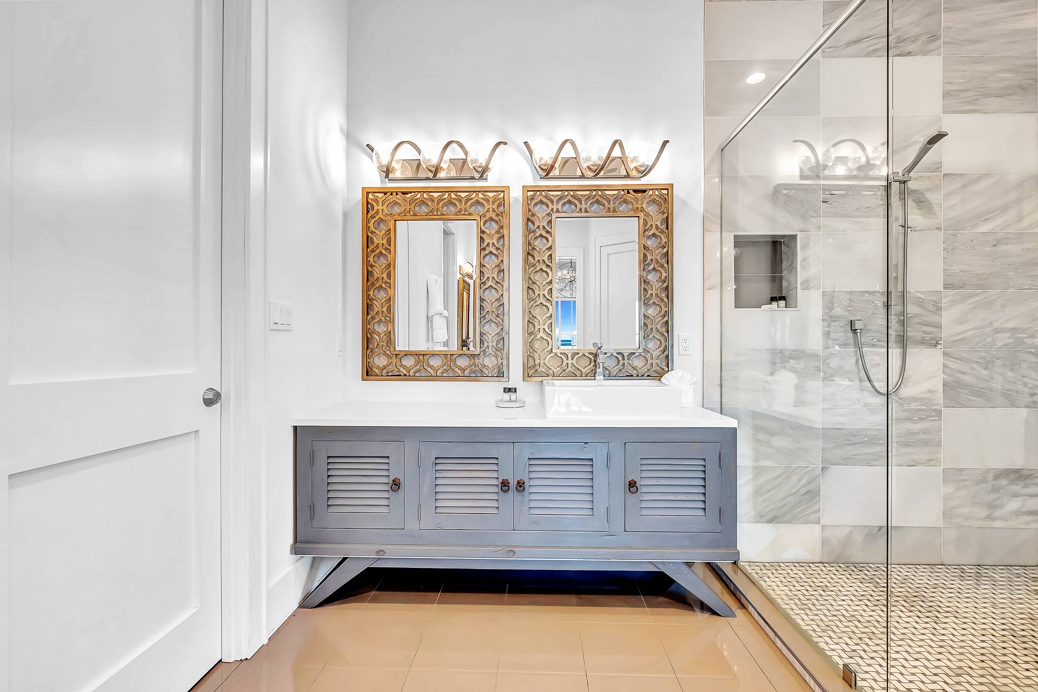 Lantern Manor - Image 48