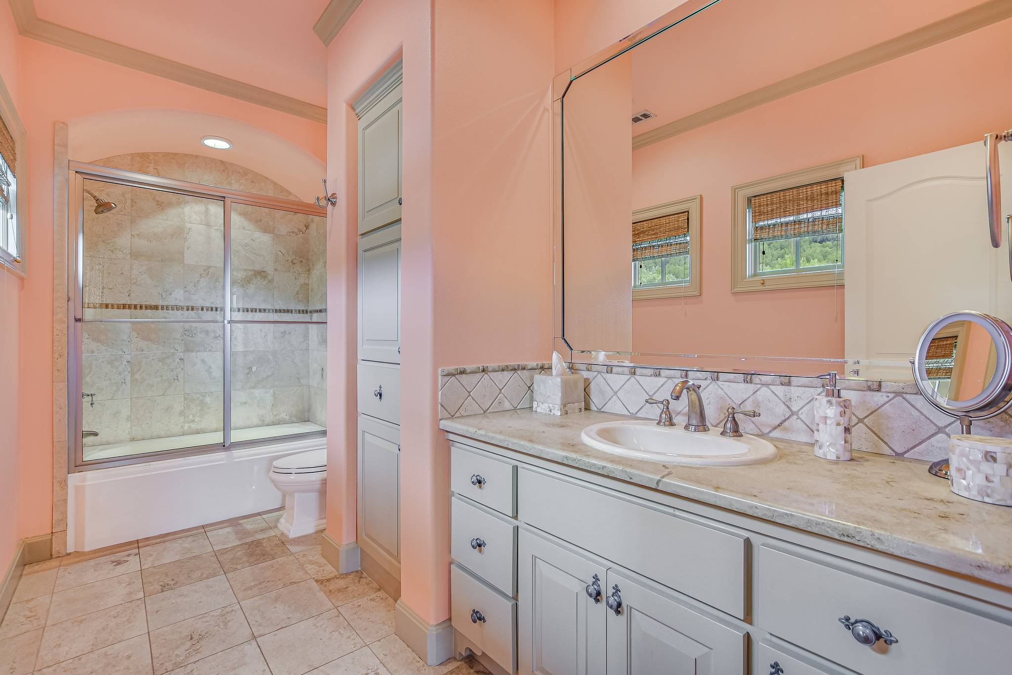 Janis Villa - Image 24