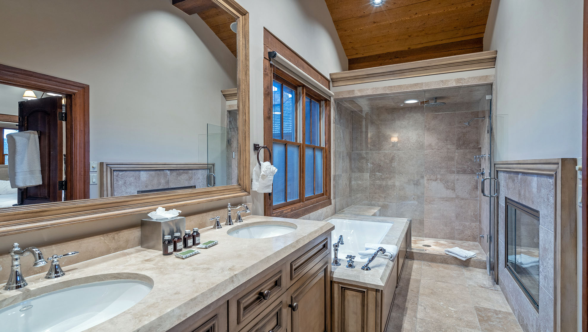 Peaks Manor - Image 24