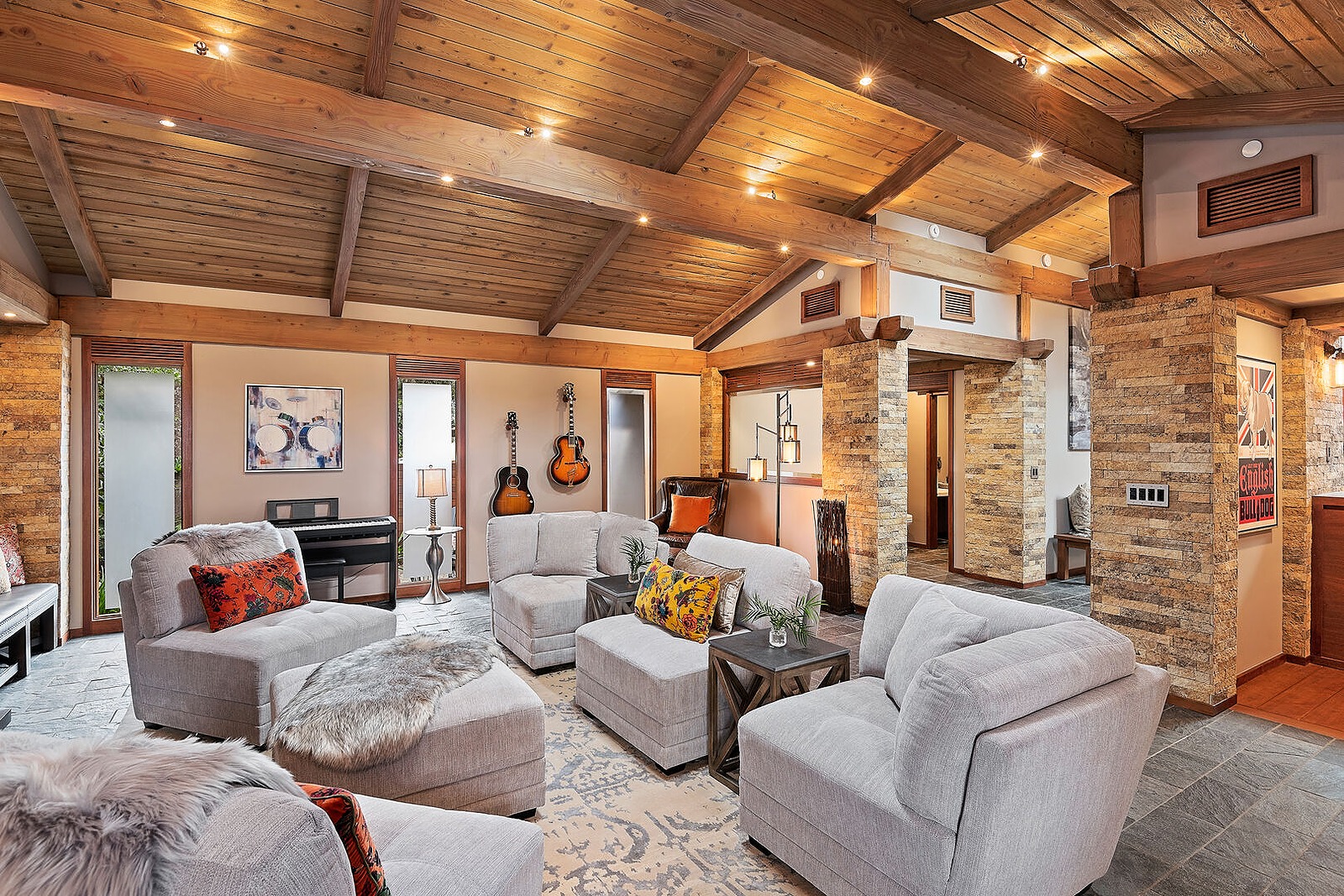 Middle Home - Image 13