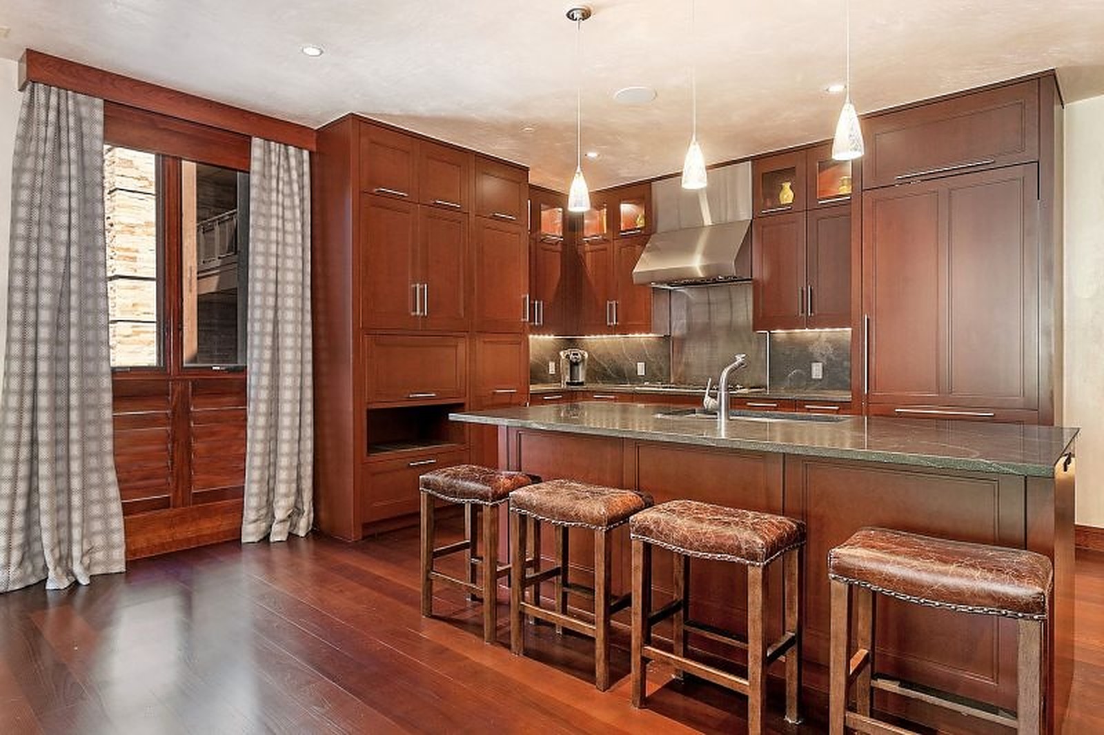 East House - Image 9