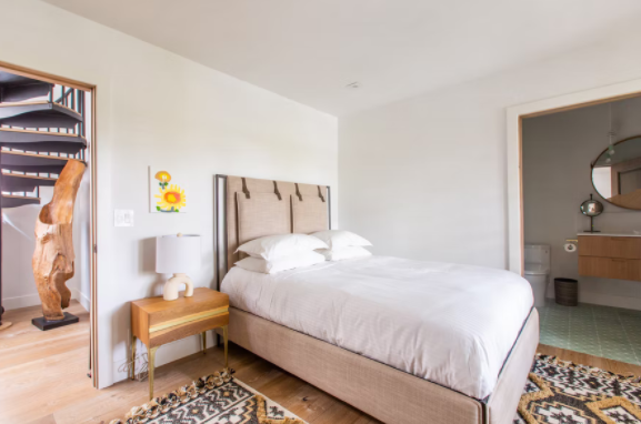 Honeysuckle House - Image 46