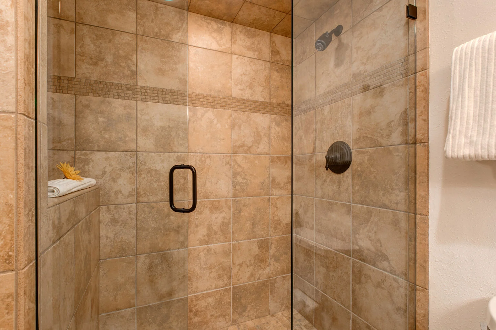 Lakeside Home - Image 16