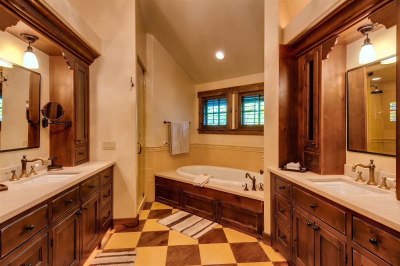 Peerless Manor - Image 20