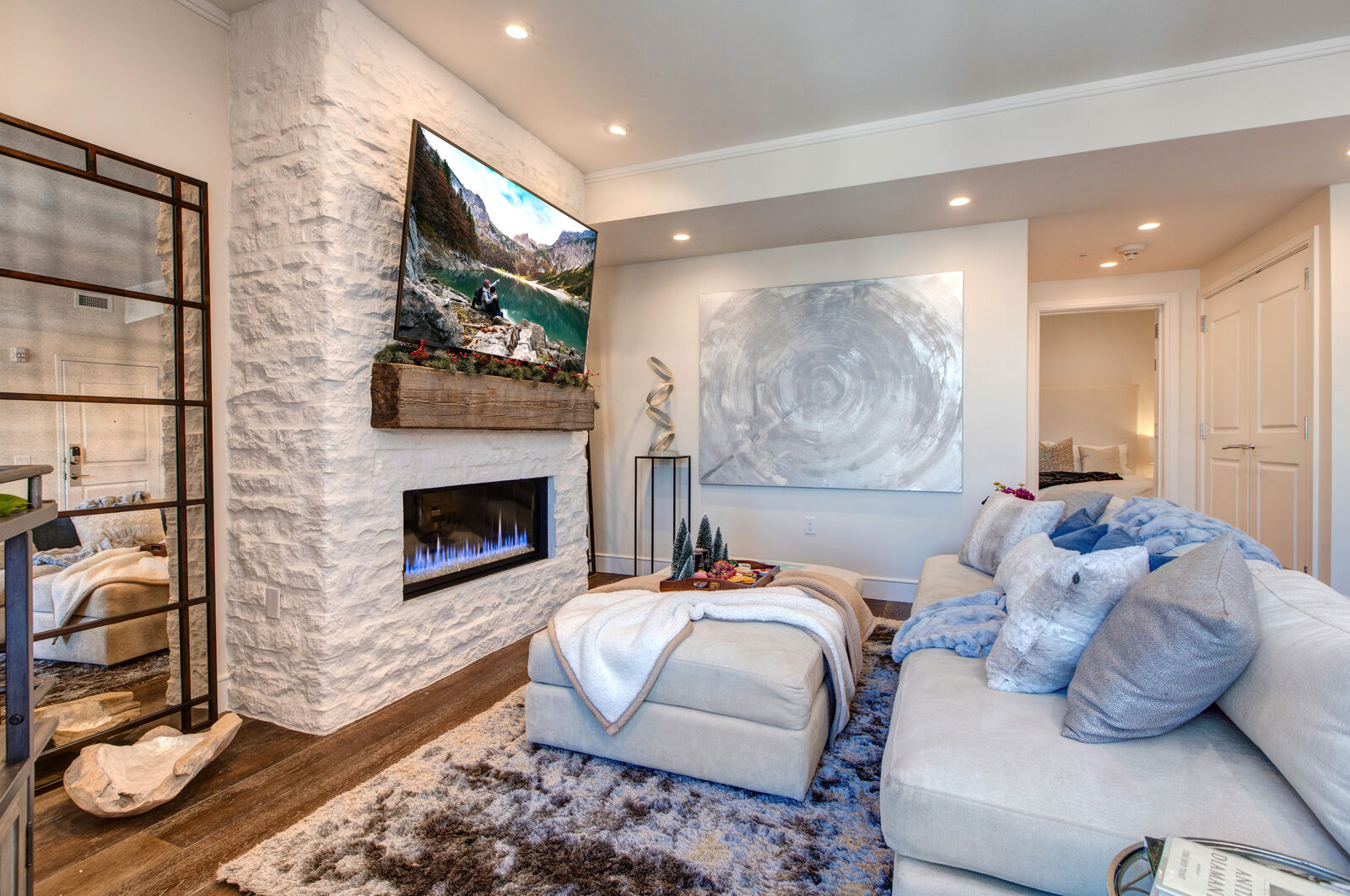 Silver Home - Image 2