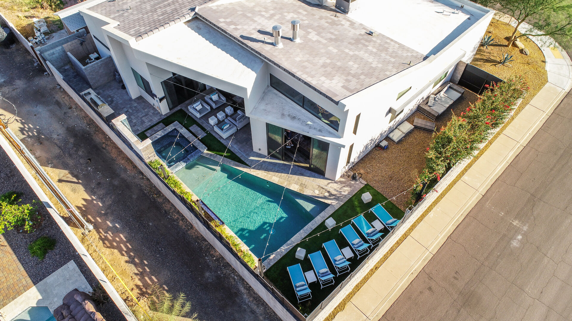 Camelback House - Image 40