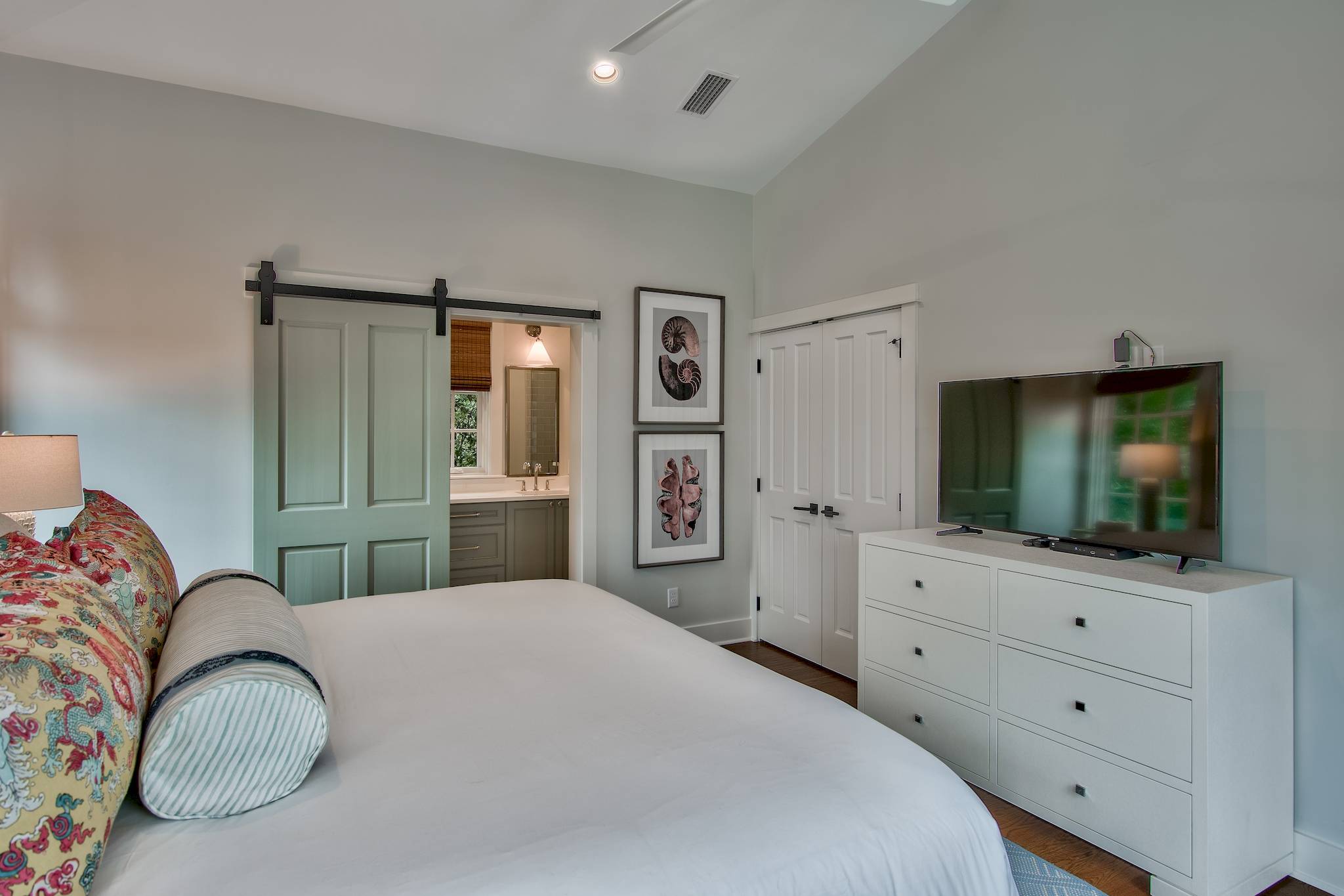 Red Shiner House - Image 26