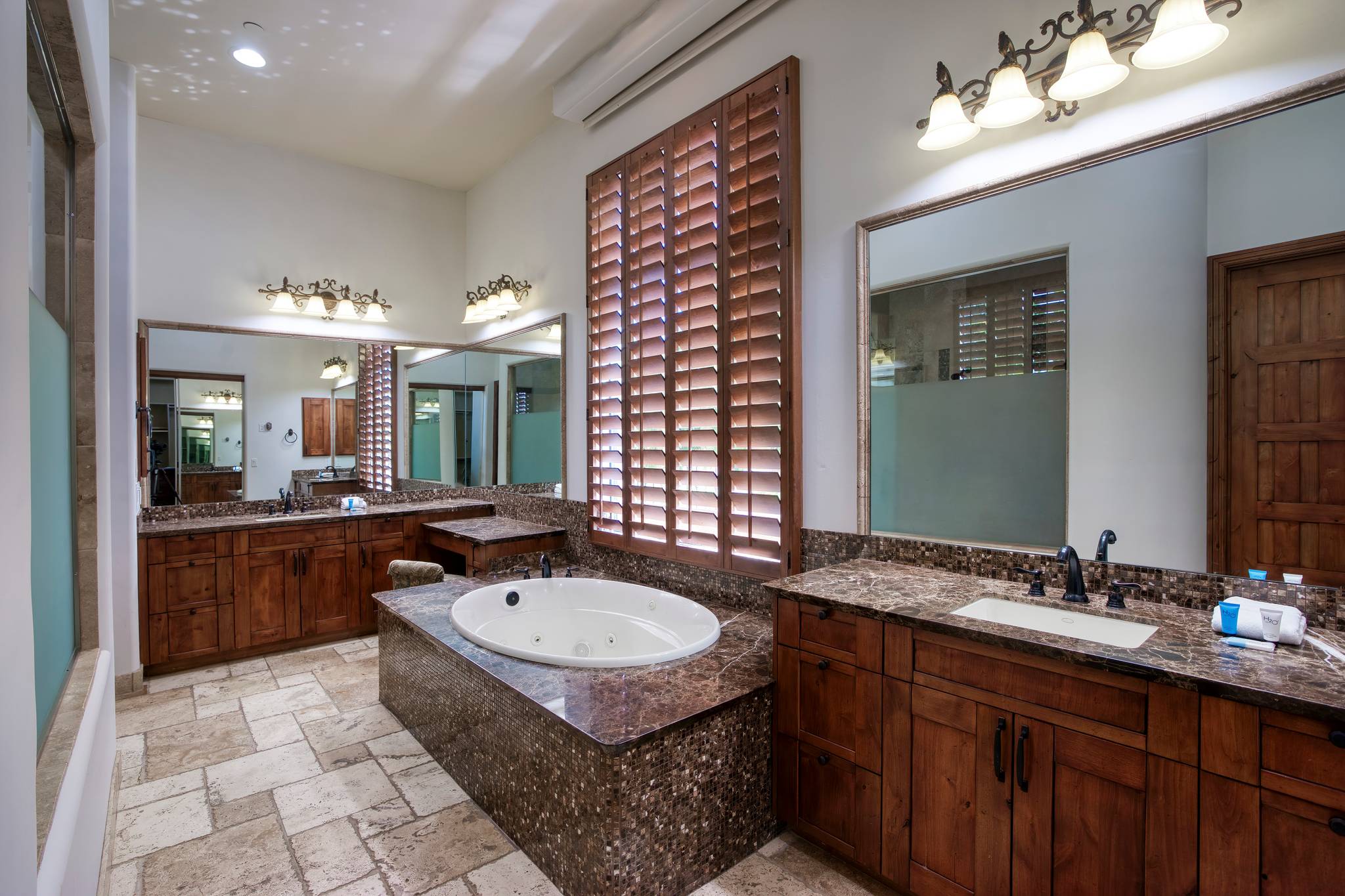 Pinnacle Vista Manor - Image 13