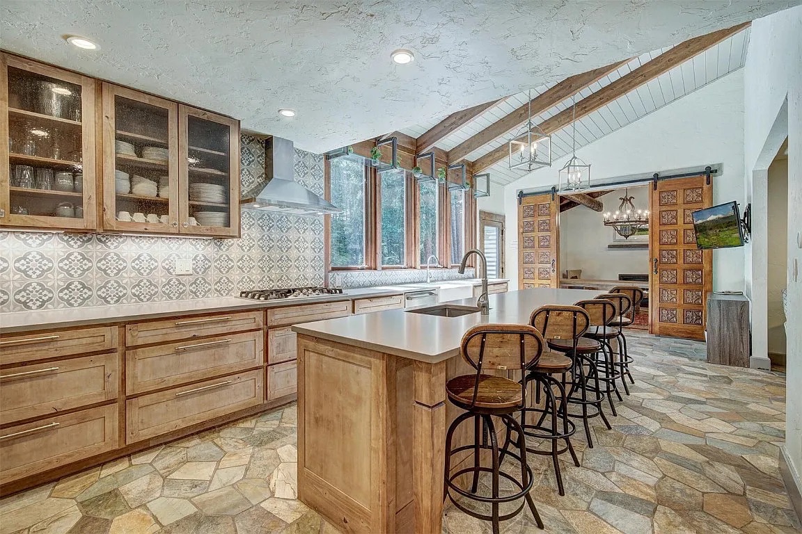 Creekside Chateau - Image 10