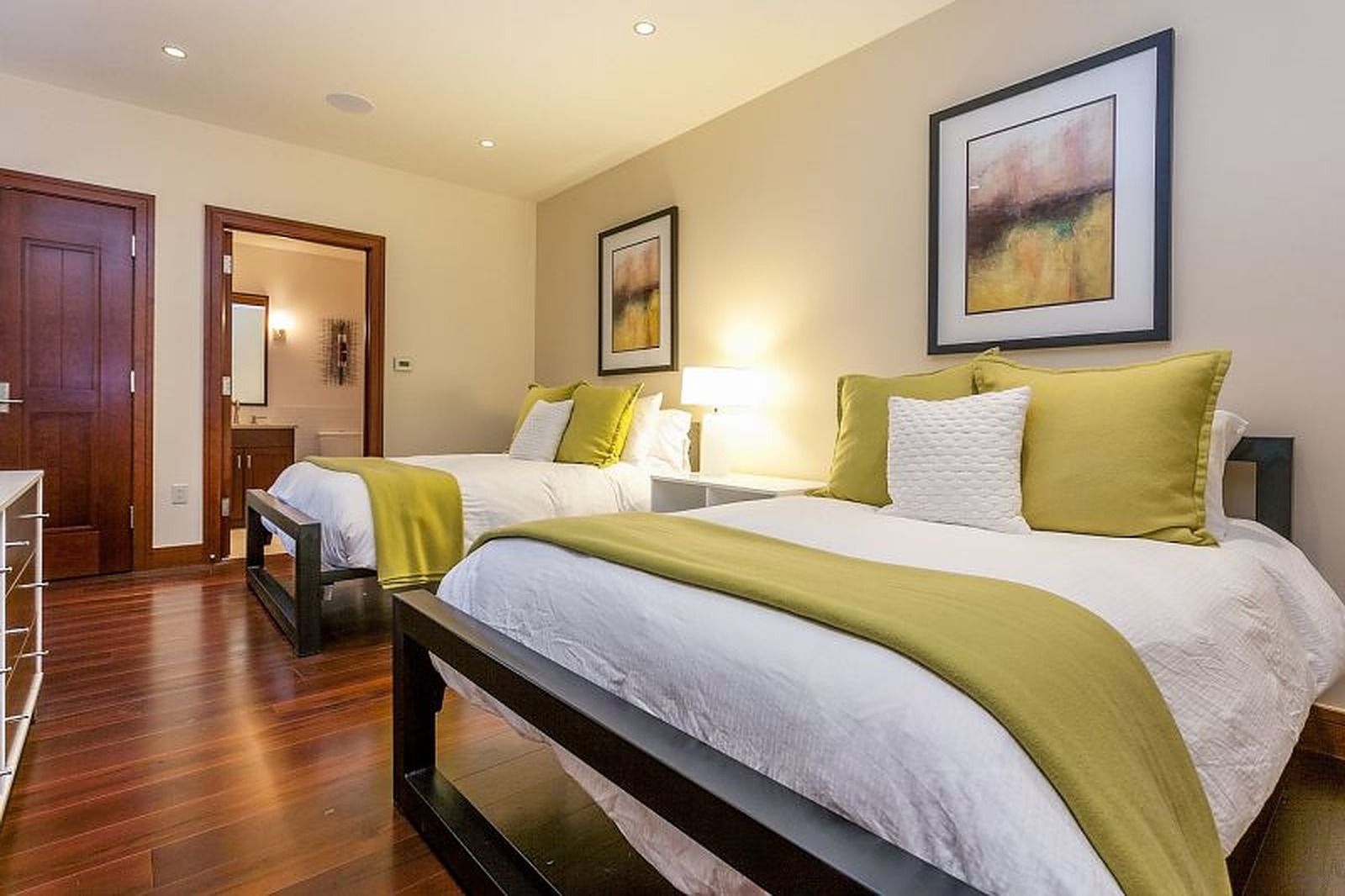 East House - Image 19