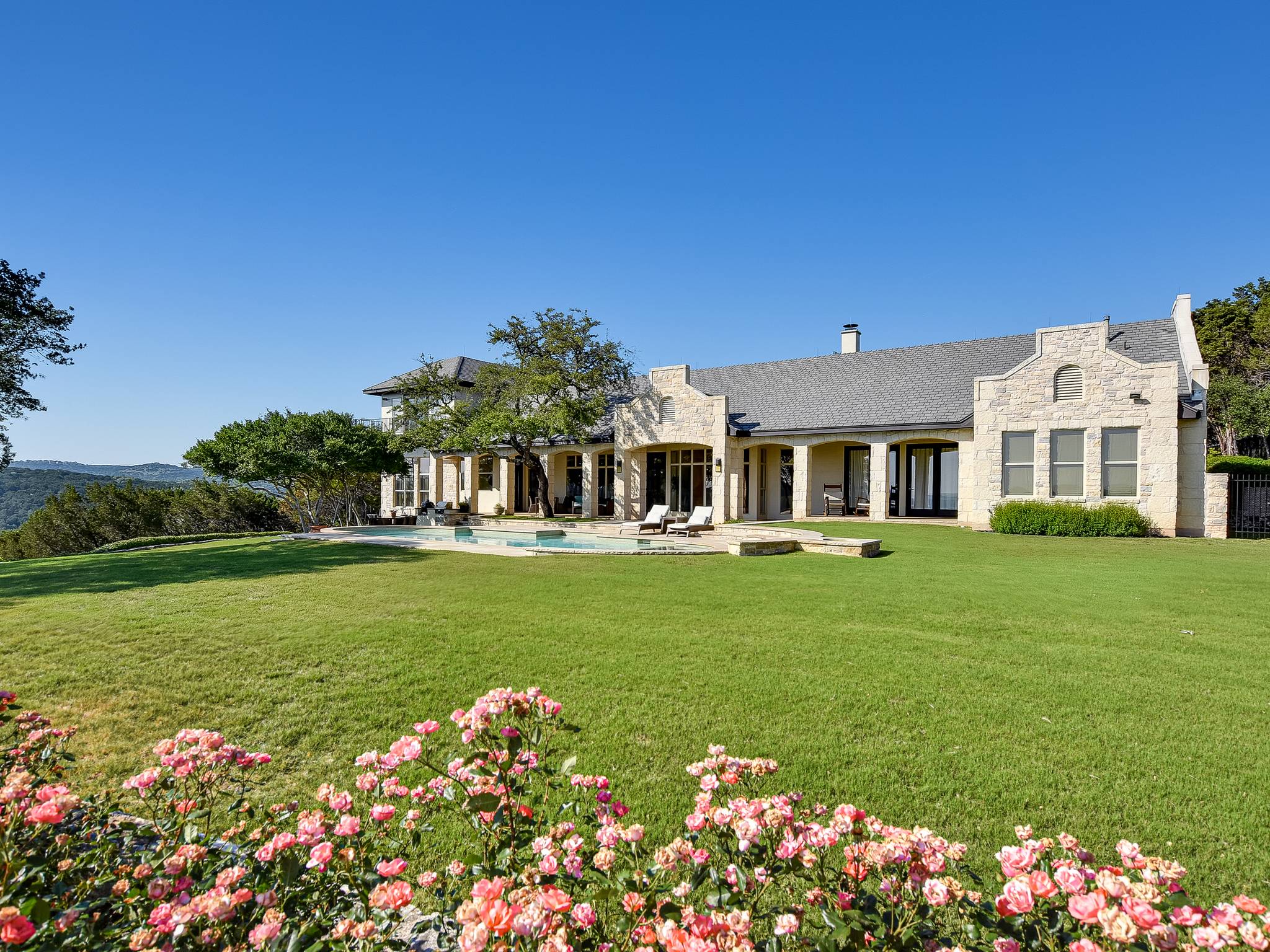 Red Cypress Home - Image 32