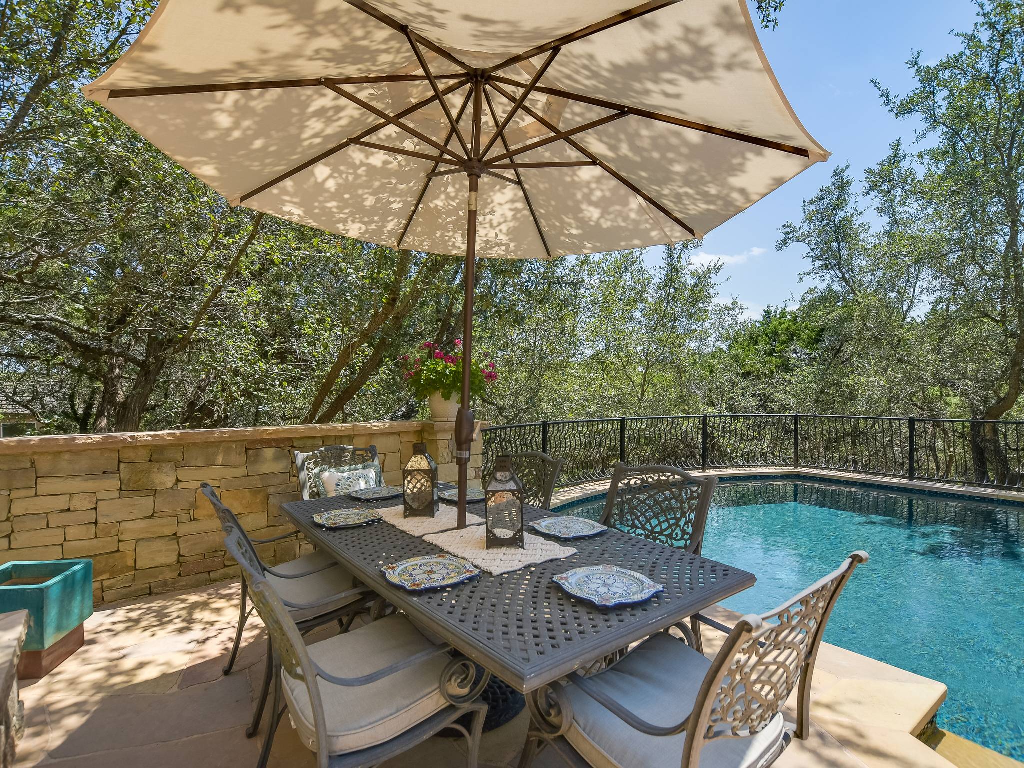 Rock Cedar House - Image 37