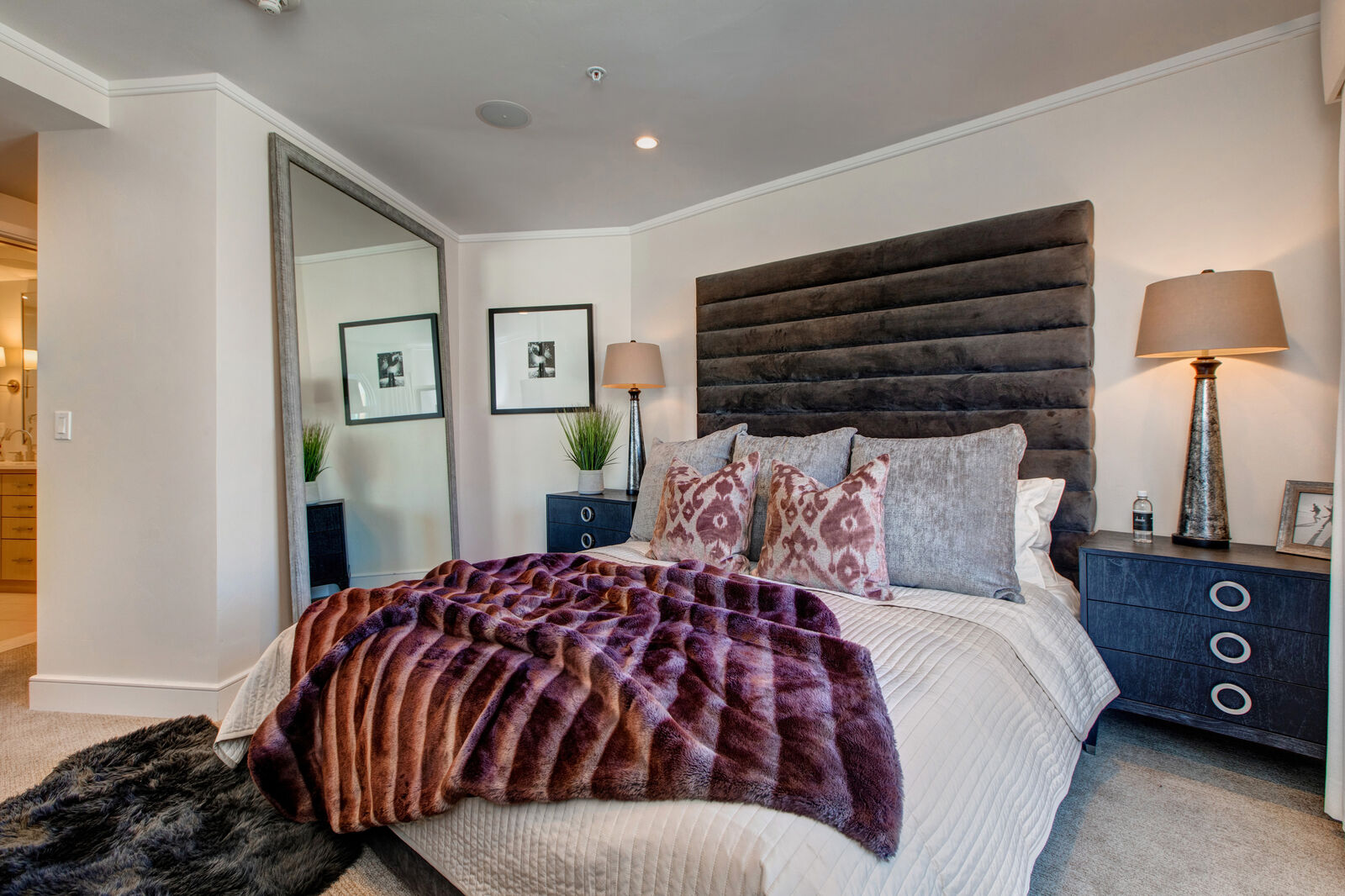 Silver Home - Image 24