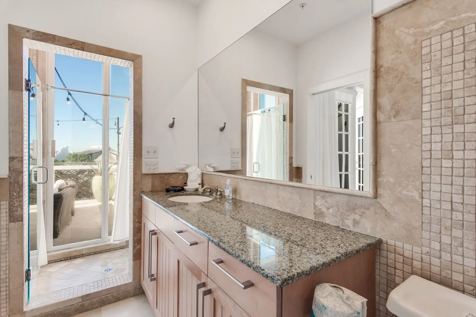 Main Street Penthouse - Image 17