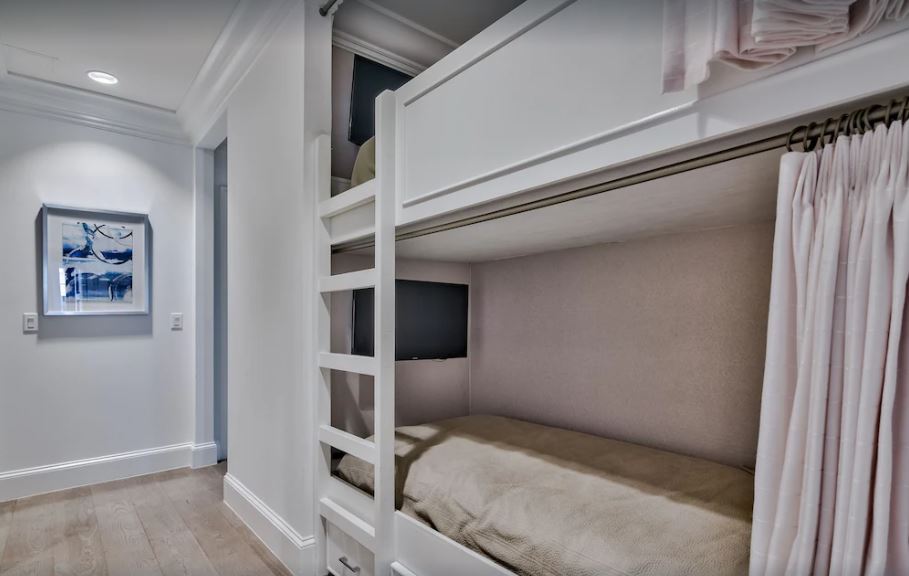 Hall Home - Image 25